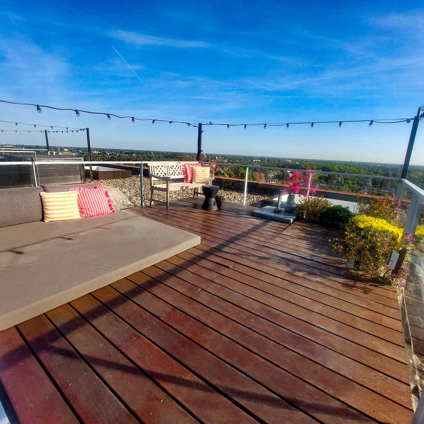 Luxurious Penthouse with Panoramic Views and Private Rooftop Terrace in Haarlem — 24