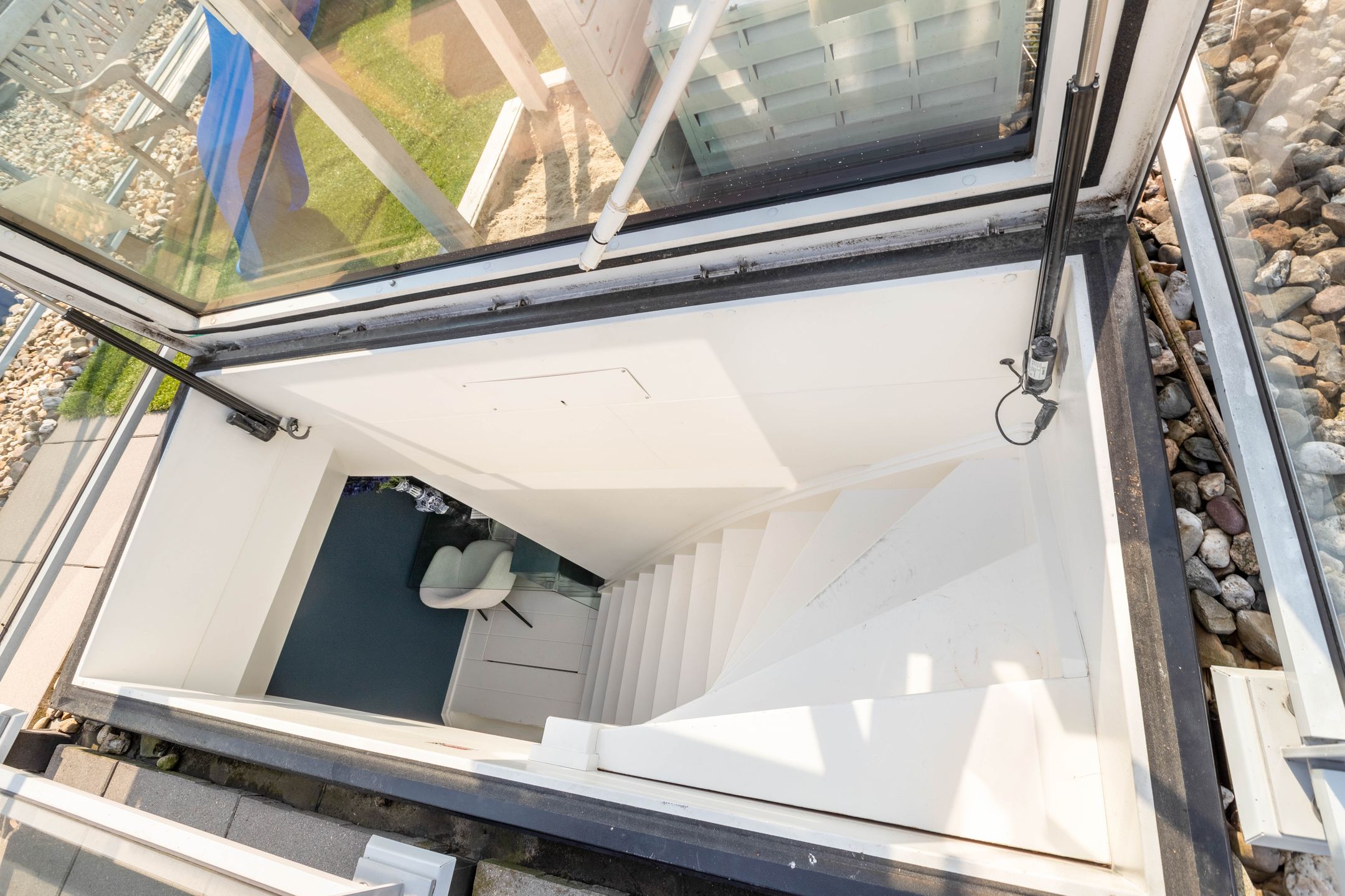 Luxurious Penthouse with Panoramic Views and Private Rooftop Terrace in Haarlem — 23