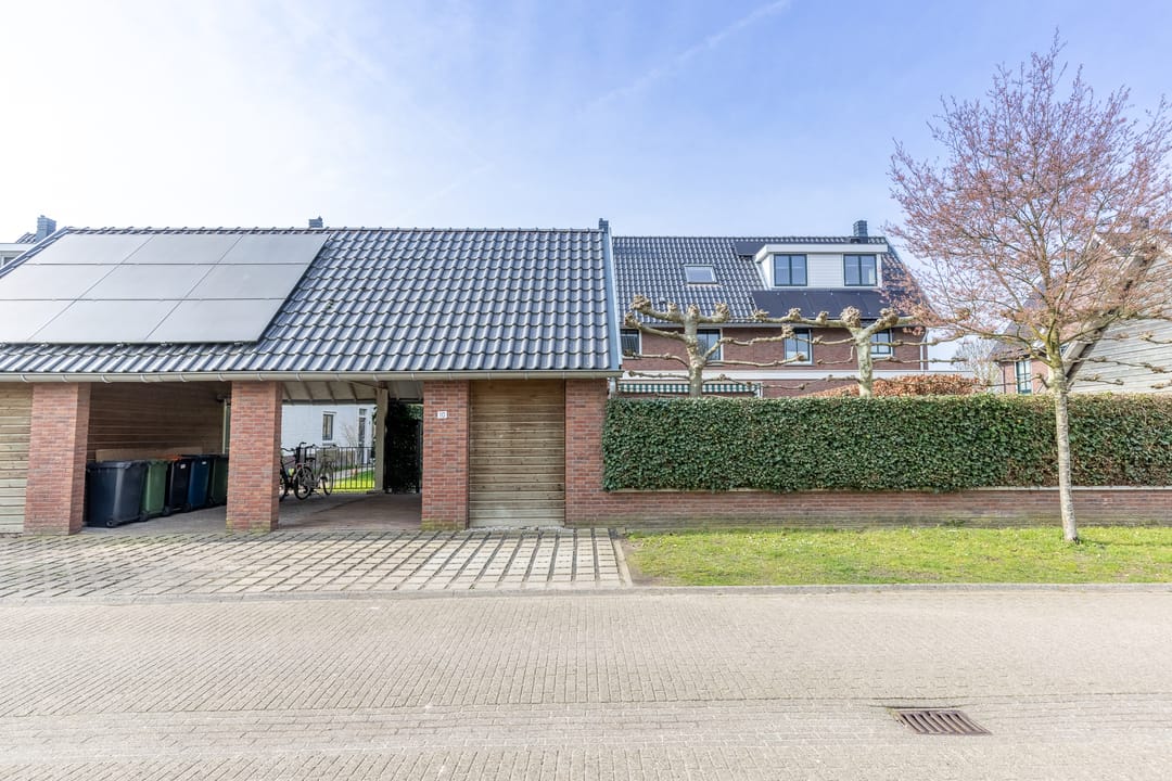 Modern Semi-Detached Villa in a Quiet, Child-Friendly Neighborhood — 53