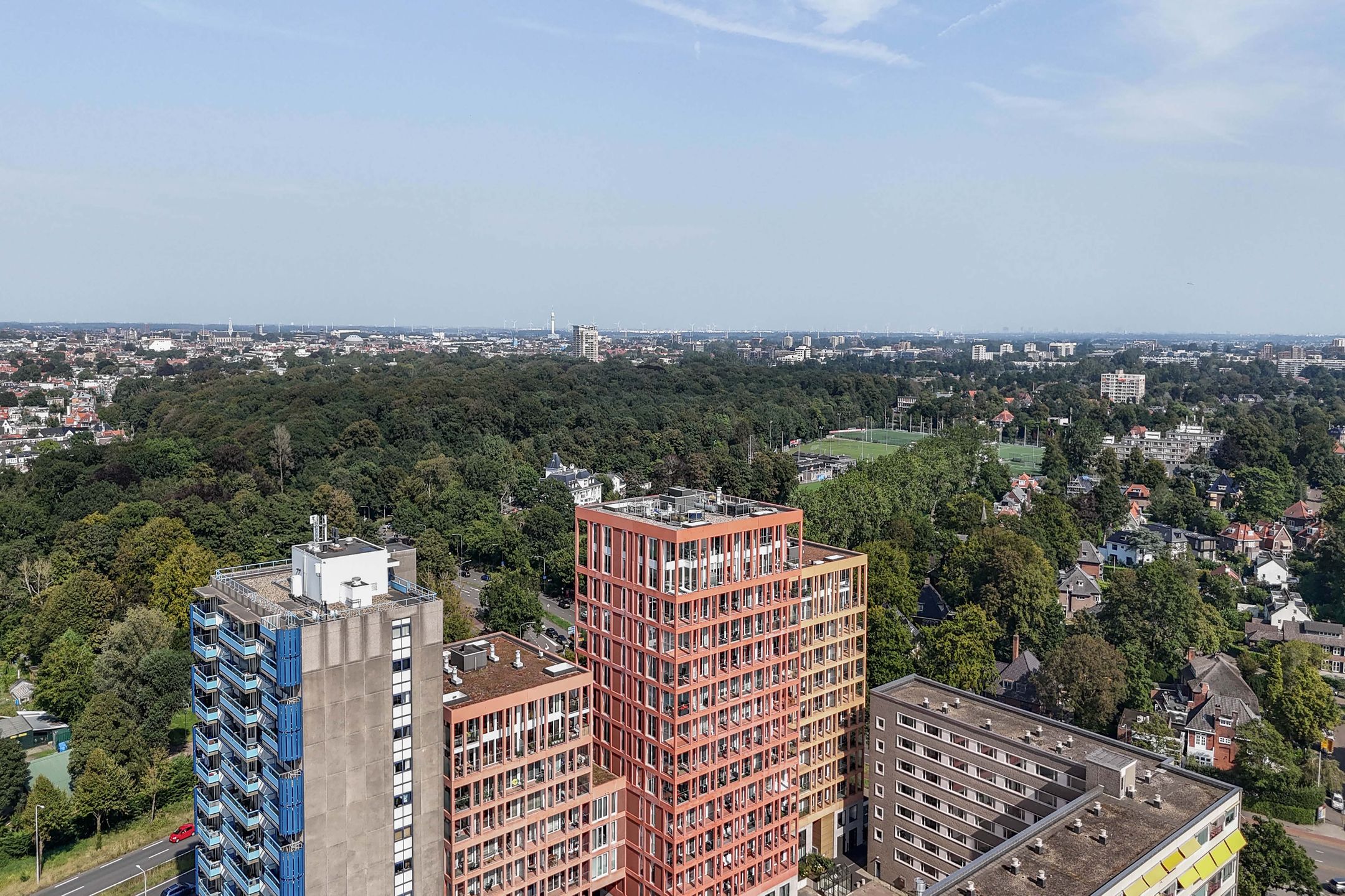 Luxurious Penthouse with Panoramic Views and Private Rooftop Terrace in Haarlem — 50