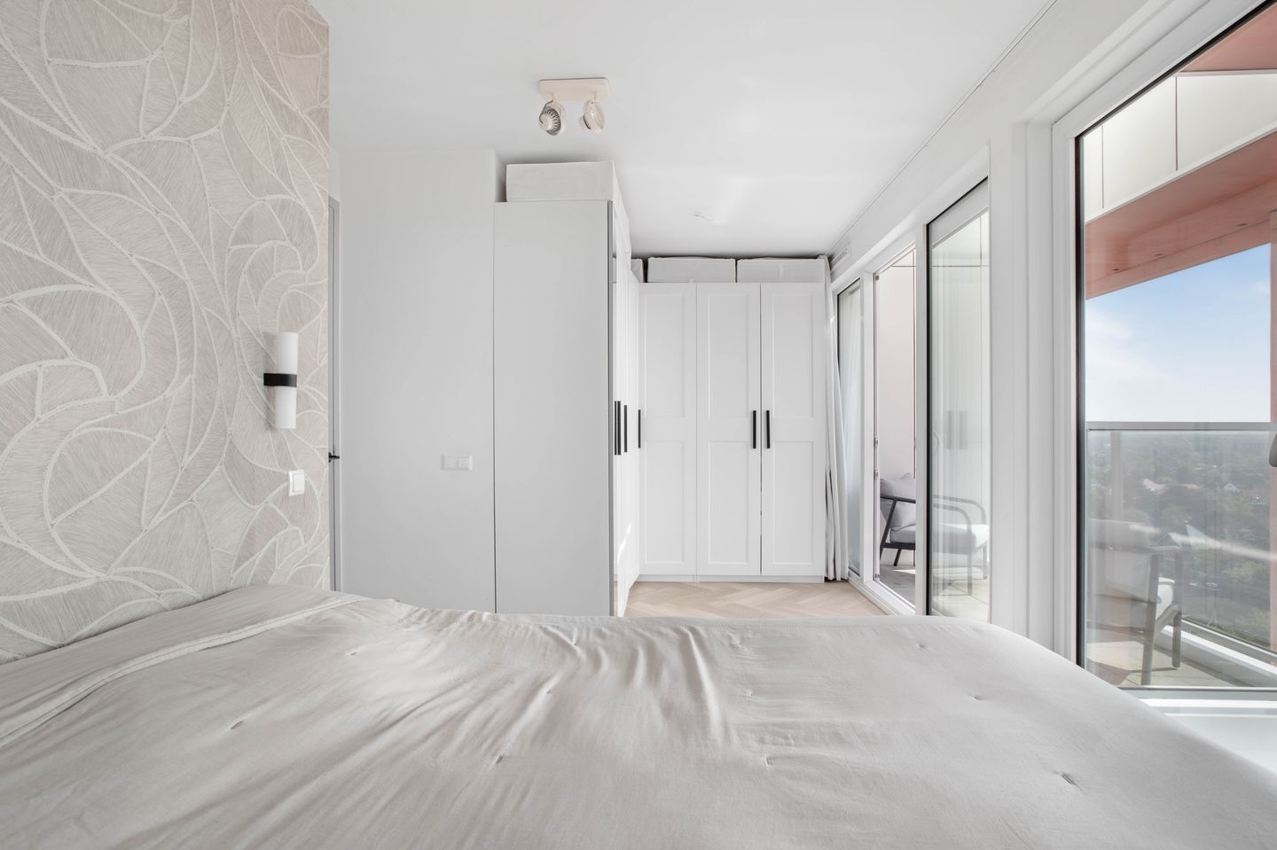 Luxurious Penthouse with Panoramic Views and Private Rooftop Terrace in Haarlem — 39