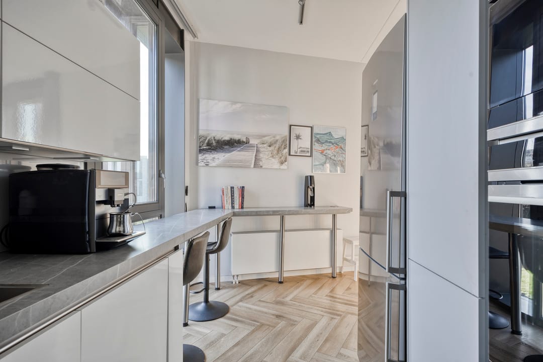 Spacious Detached Villa with Six Bedrooms and Dual Living Potential in Ypenburg — 13