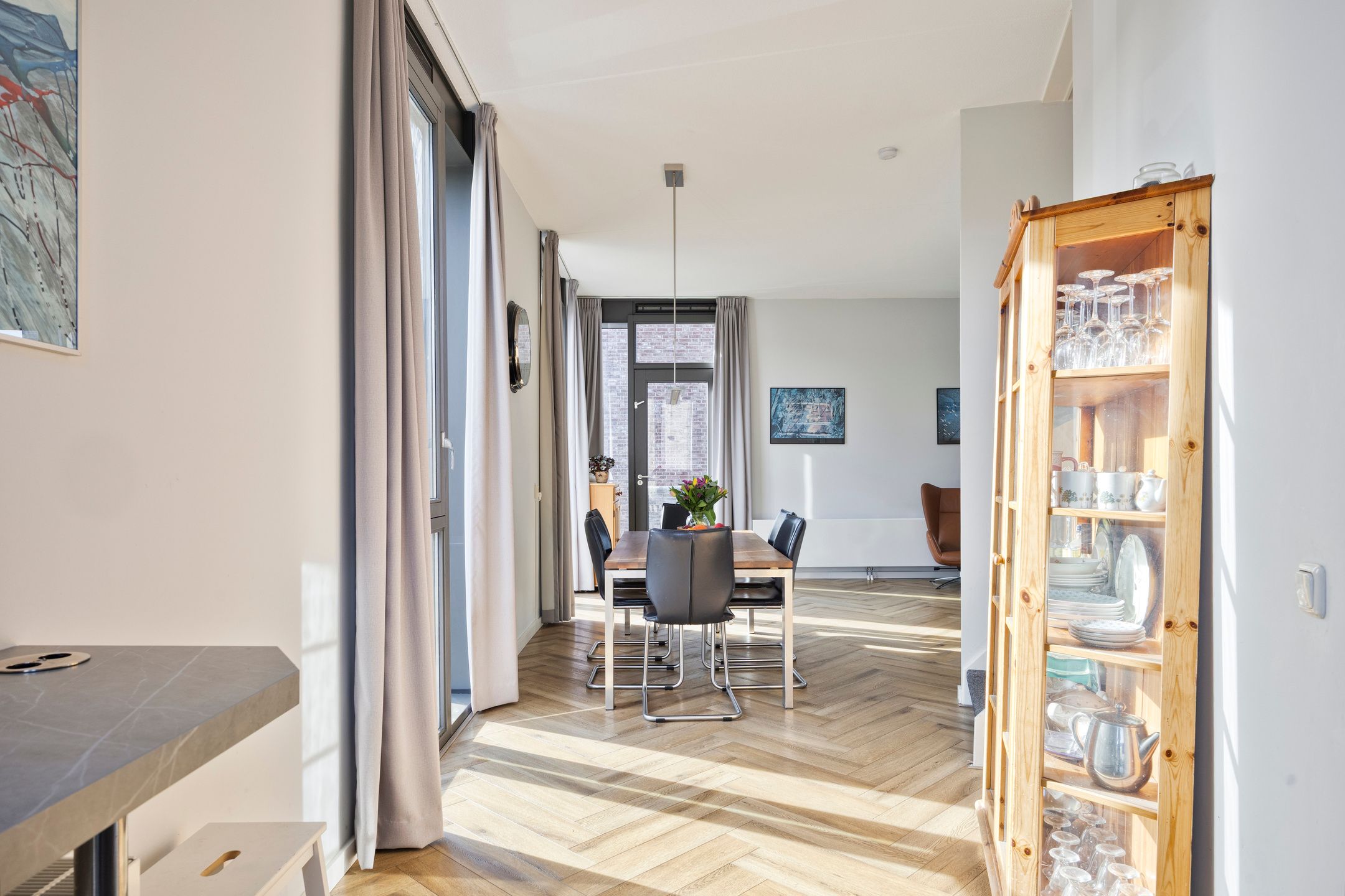 Spacious Detached Villa with Six Bedrooms and Dual Living Potential in Ypenburg — 15
