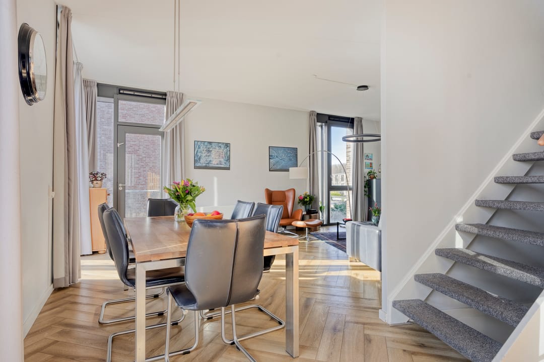 Spacious Detached Villa with Six Bedrooms and Dual Living Potential in Ypenburg — 17