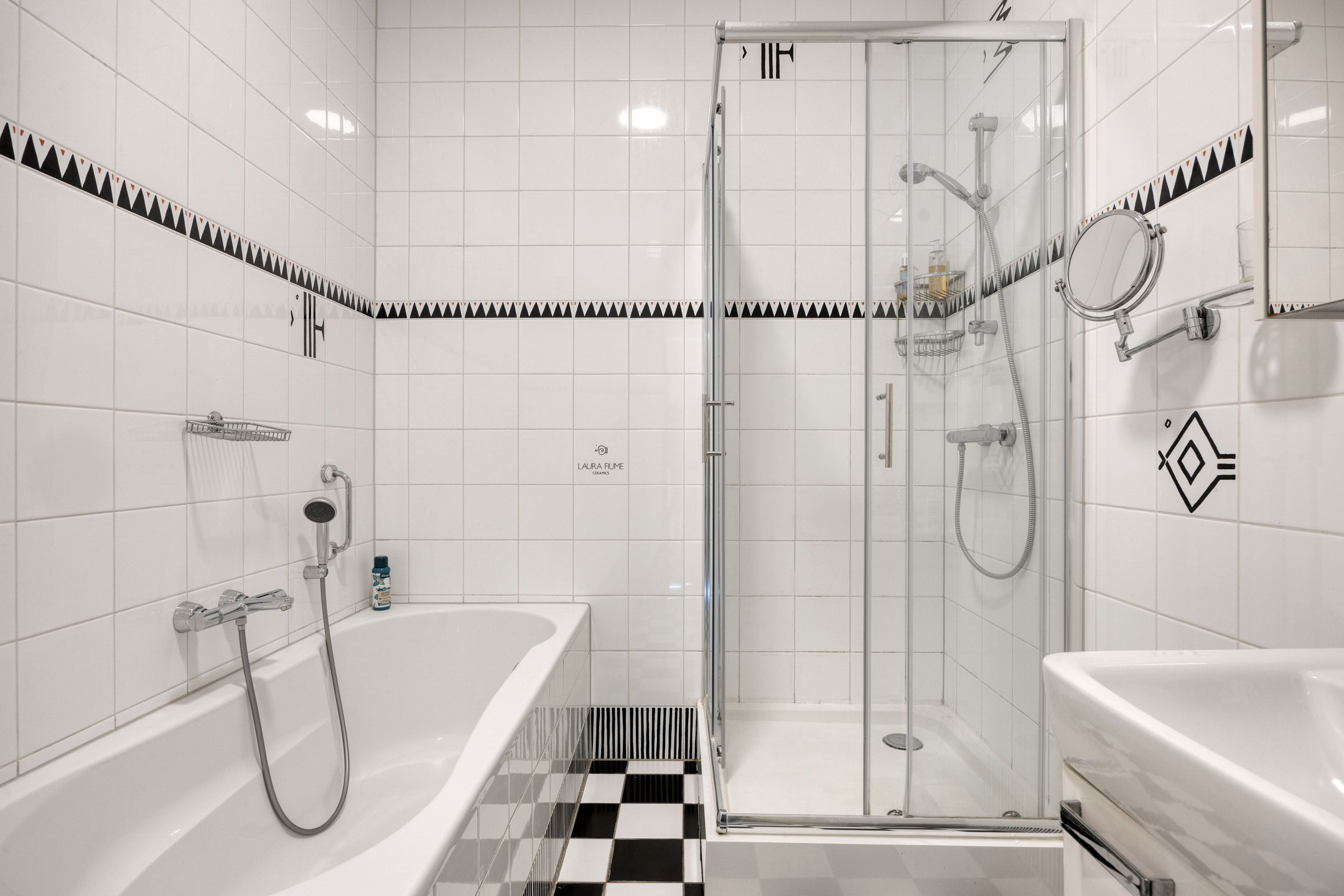 Spacious Detached Villa with Six Bedrooms and Dual Living Potential in Ypenburg — 24