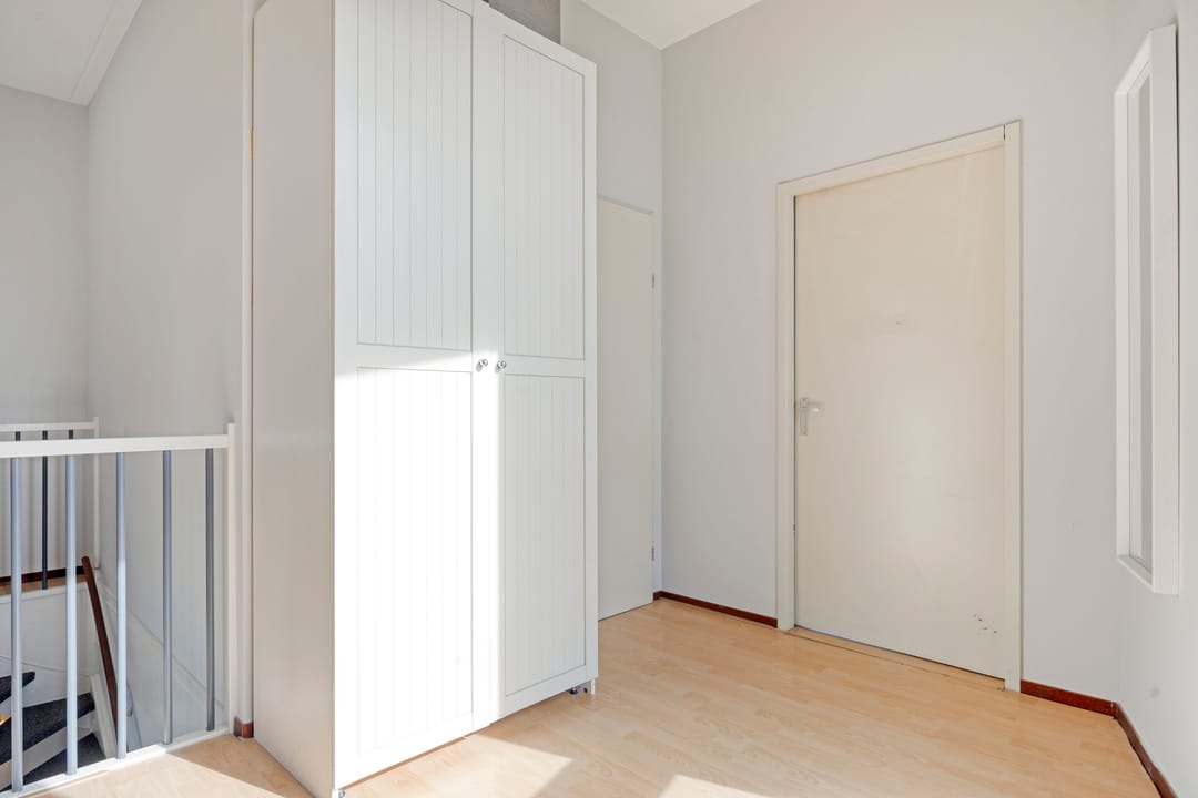 Spacious Detached Villa with Six Bedrooms and Dual Living Potential in Ypenburg — 26