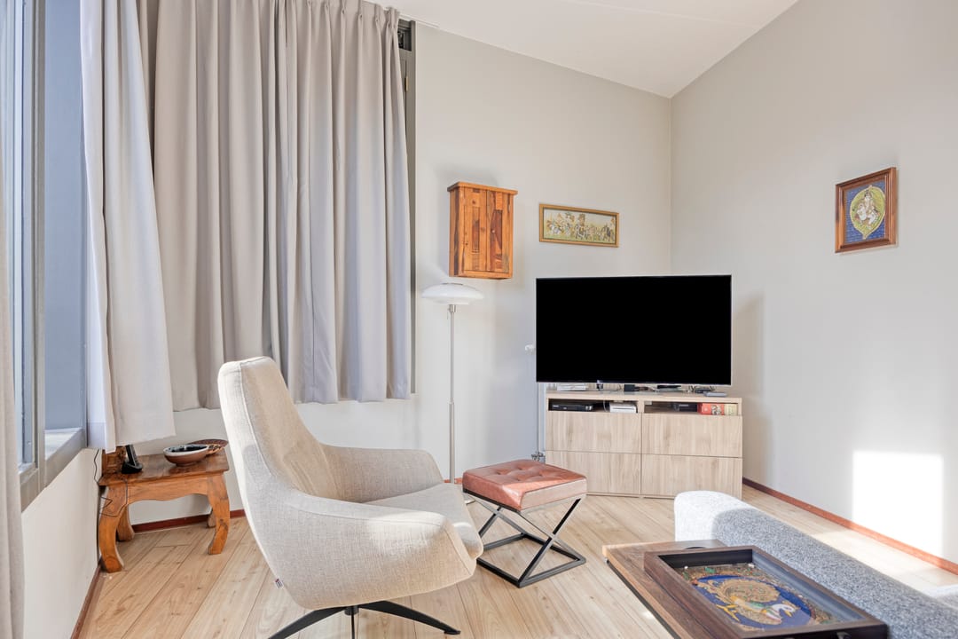 Spacious Detached Villa with Six Bedrooms and Dual Living Potential in Ypenburg — 31