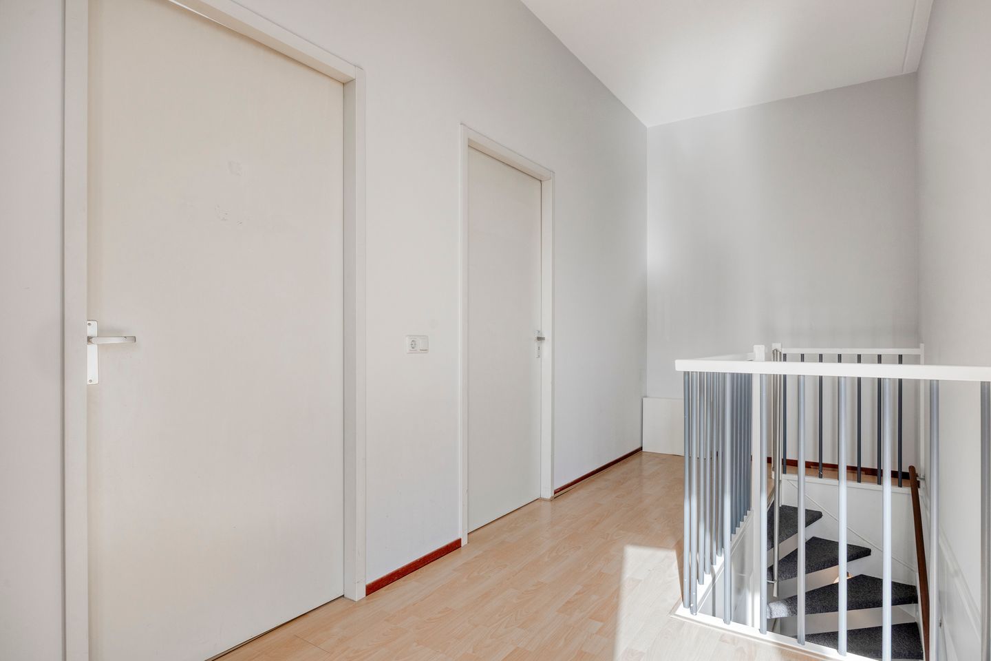 Spacious Detached Villa with Six Bedrooms and Dual Living Potential in Ypenburg — 19