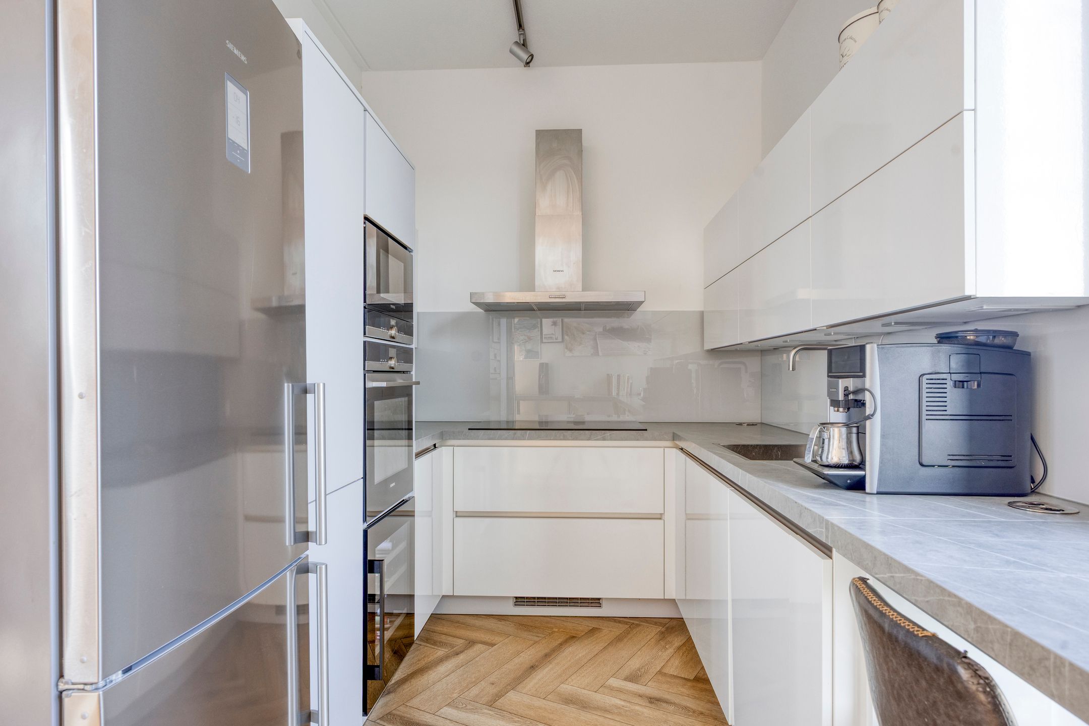 Spacious Detached Villa with Six Bedrooms and Dual Living Potential in Ypenburg — 12