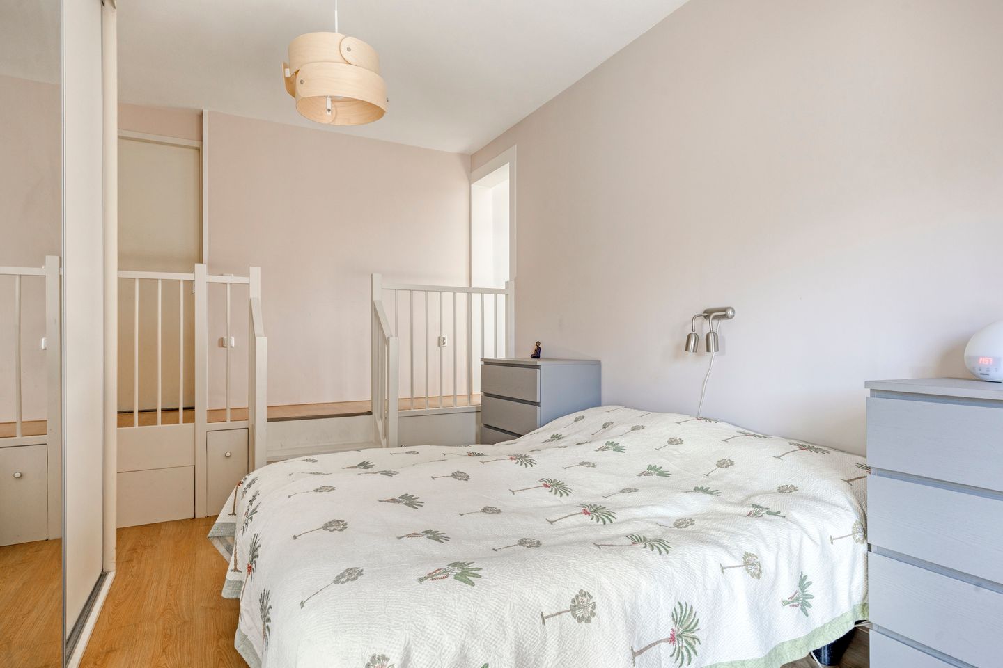Spacious Detached Villa with Six Bedrooms and Dual Living Potential in Ypenburg — 34