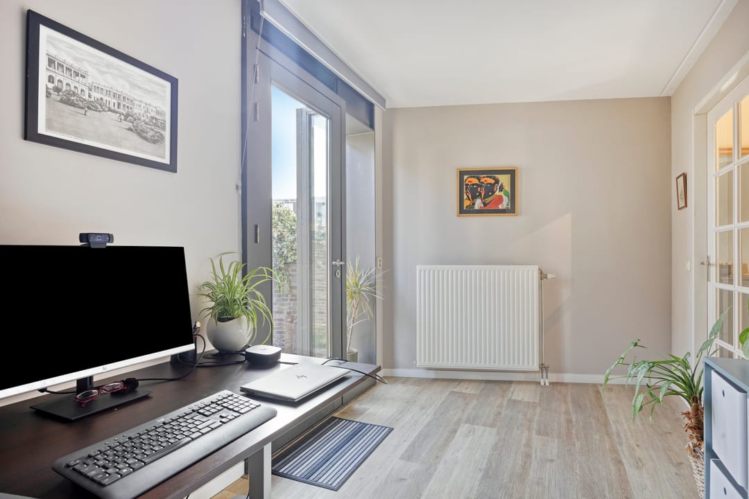 Spacious Detached Villa with Six Bedrooms and Dual Living Potential in Ypenburg — 37