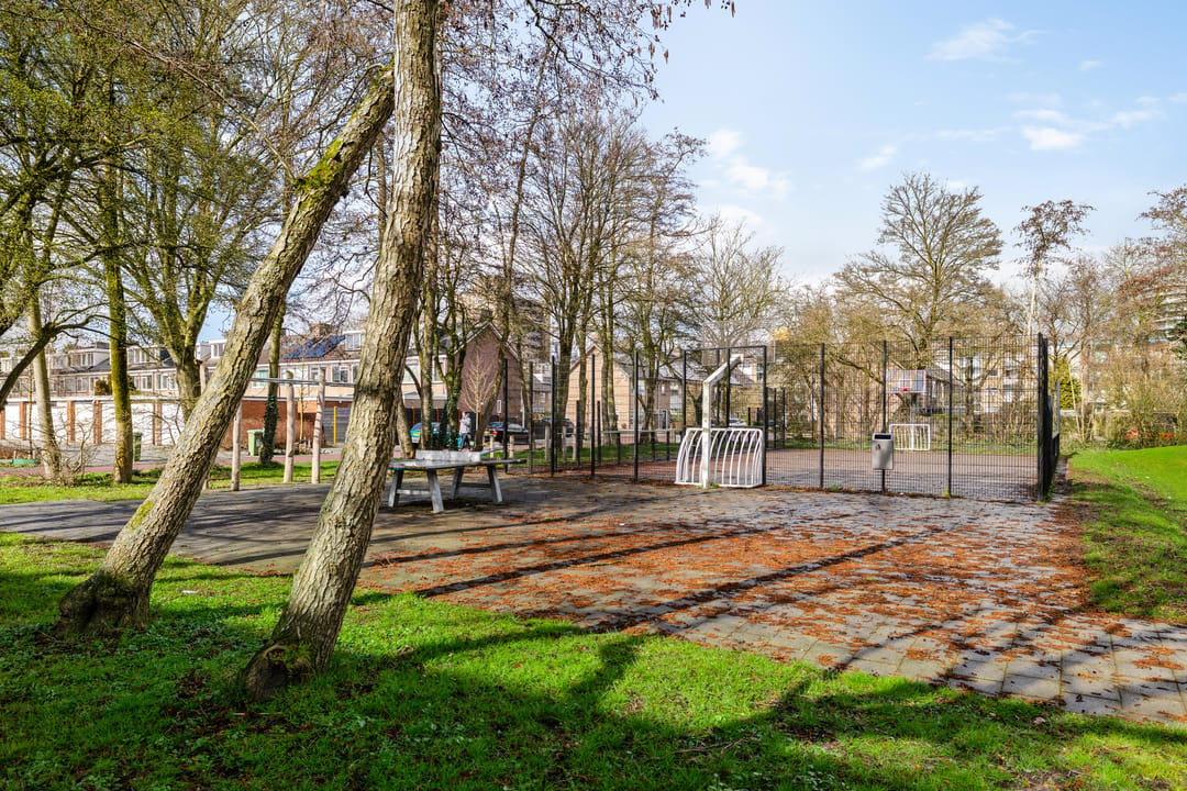 Ready-to-move-in apartment with two bedrooms in popular Selwerd — 20