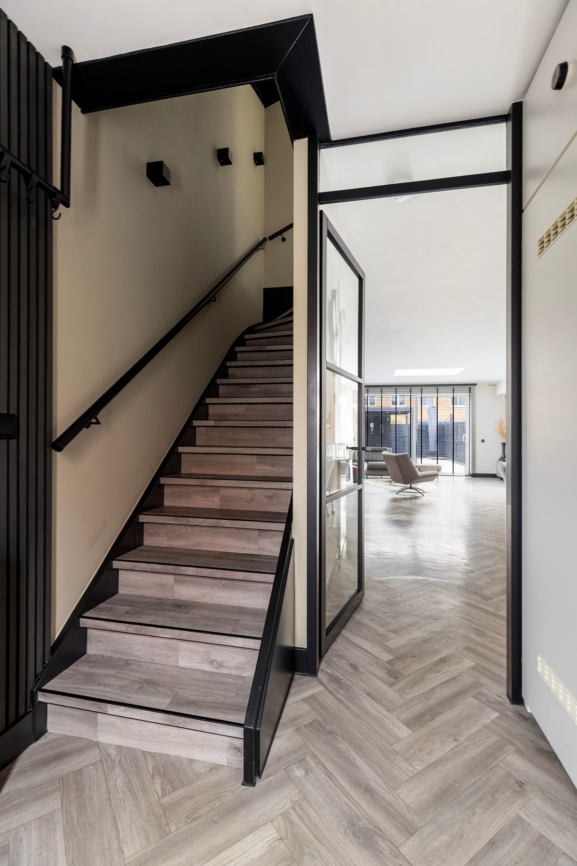 Modern family home in a quiet location in Pendrecht — 12