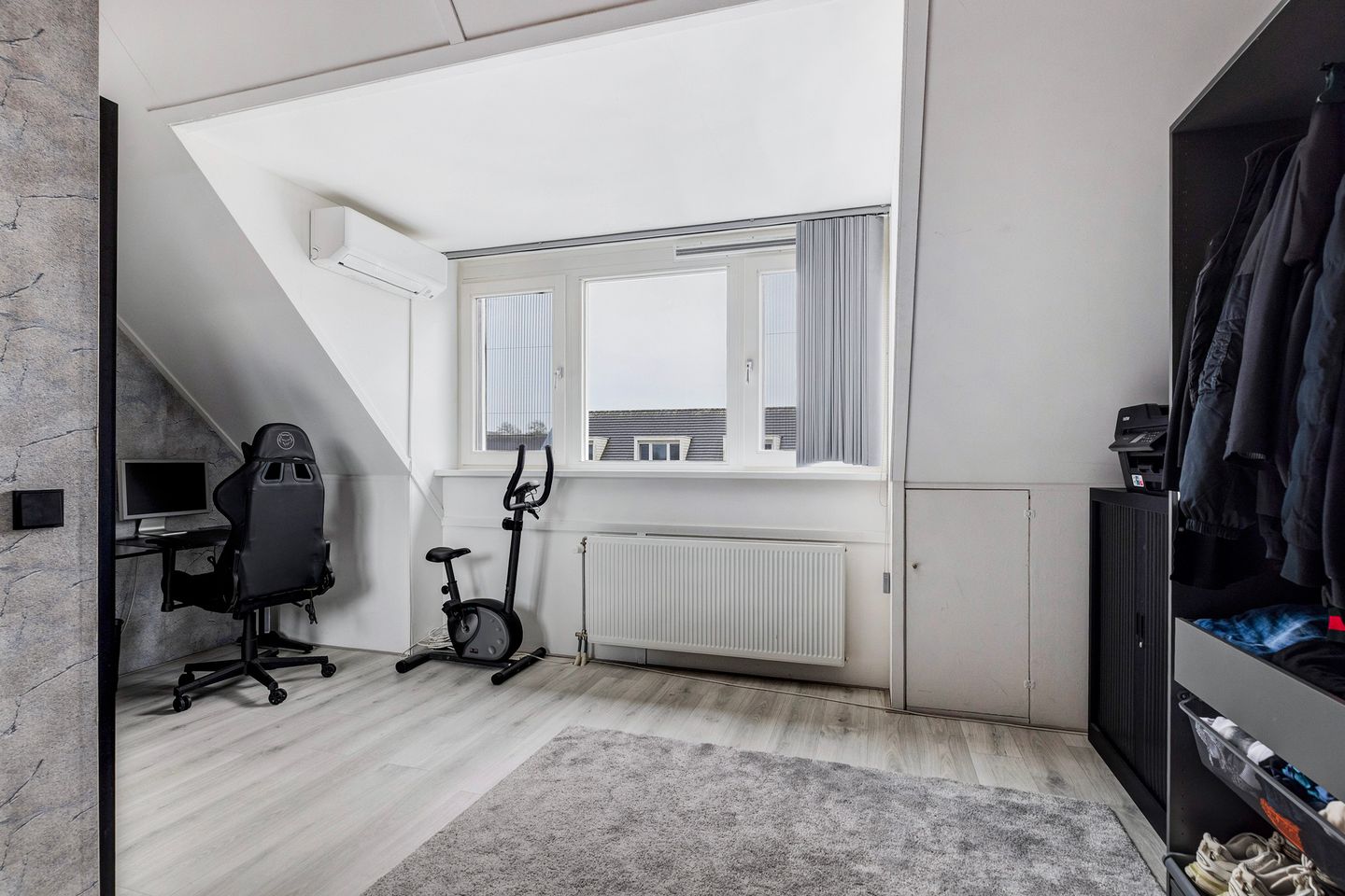 Modern family home in a quiet location in Pendrecht — 44