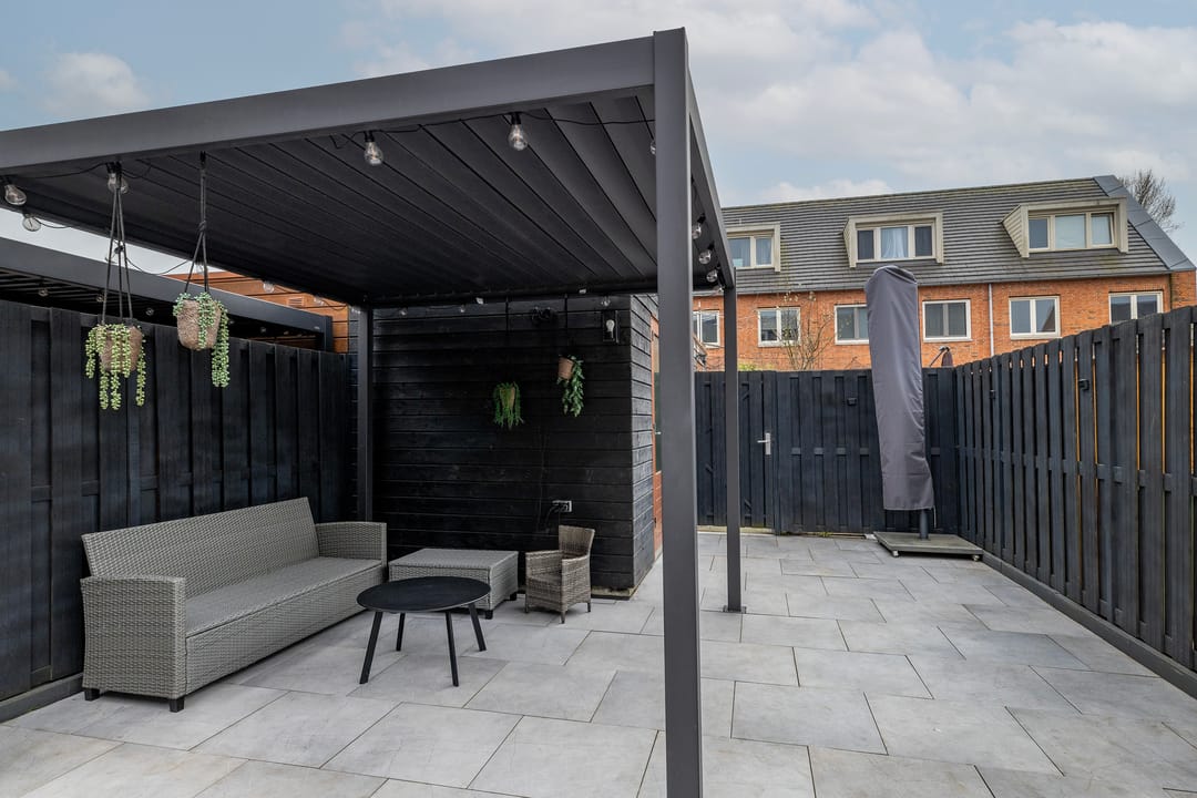 Modern family home in a quiet location in Pendrecht — 47
