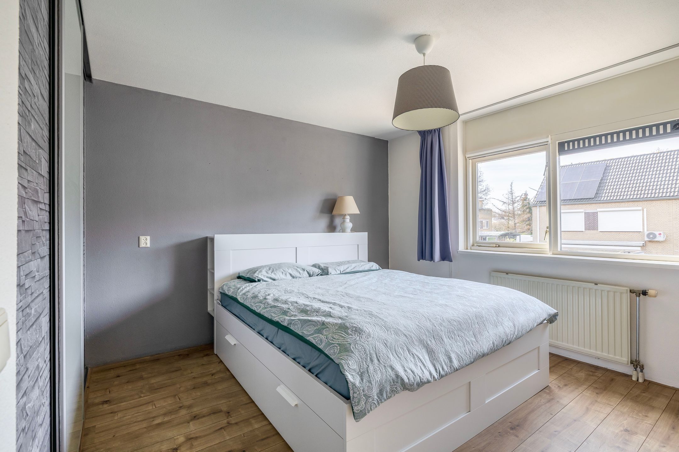 Energy-efficient family home with 5 bedrooms, solar panels and private parking — 14