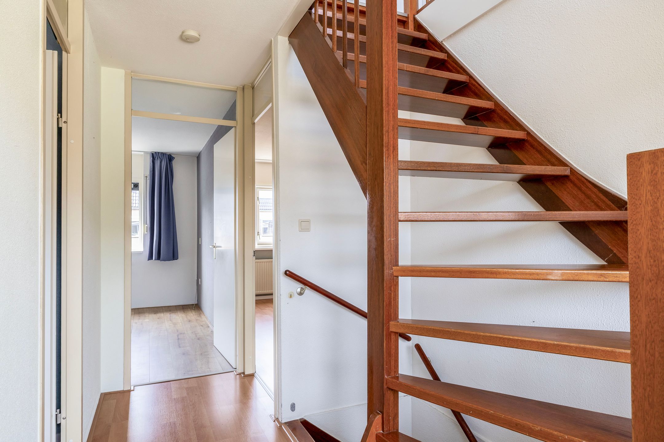 Energy-efficient family home with 5 bedrooms, solar panels and private parking — 32