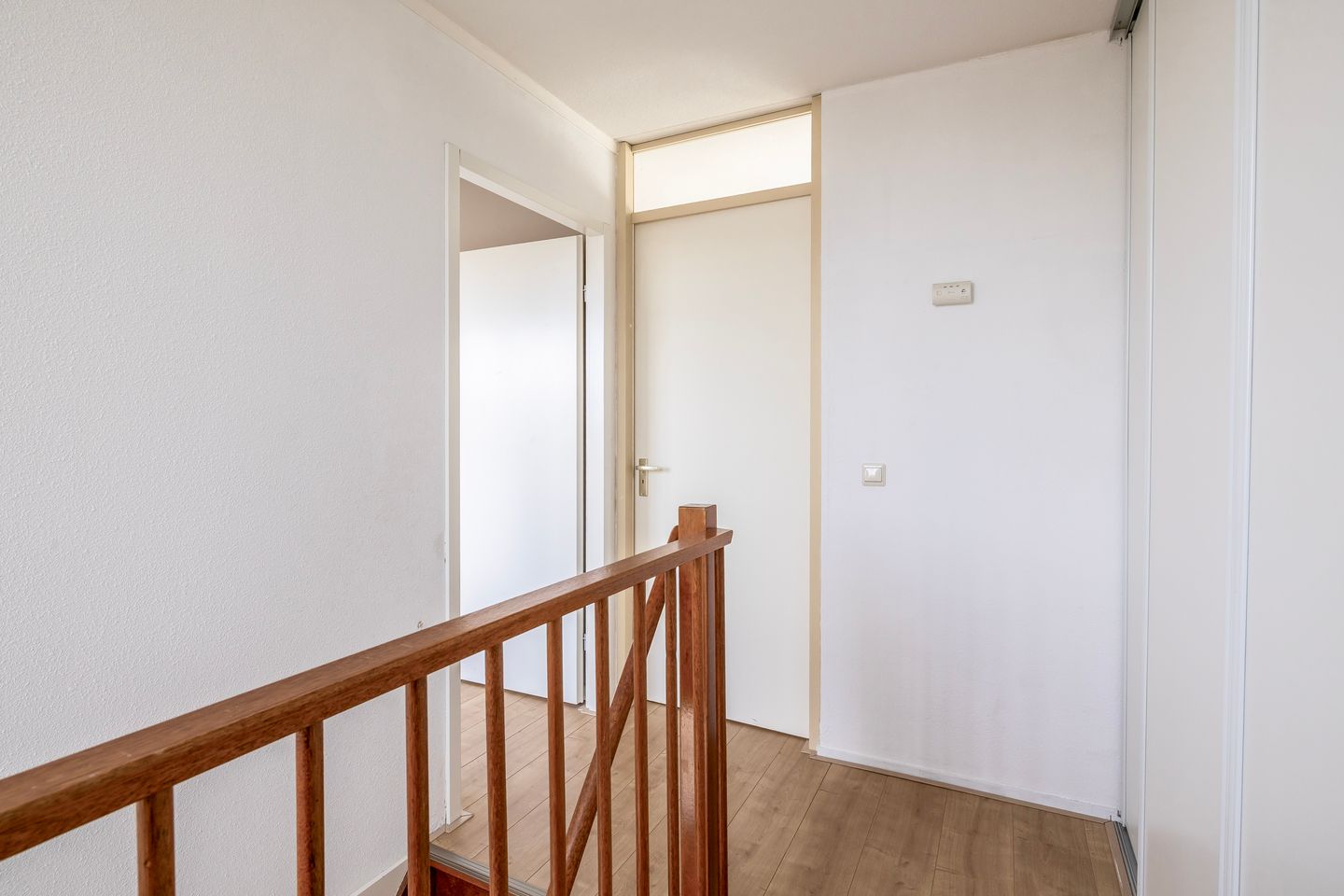 Energy-efficient family home with 5 bedrooms, solar panels and private parking — 33