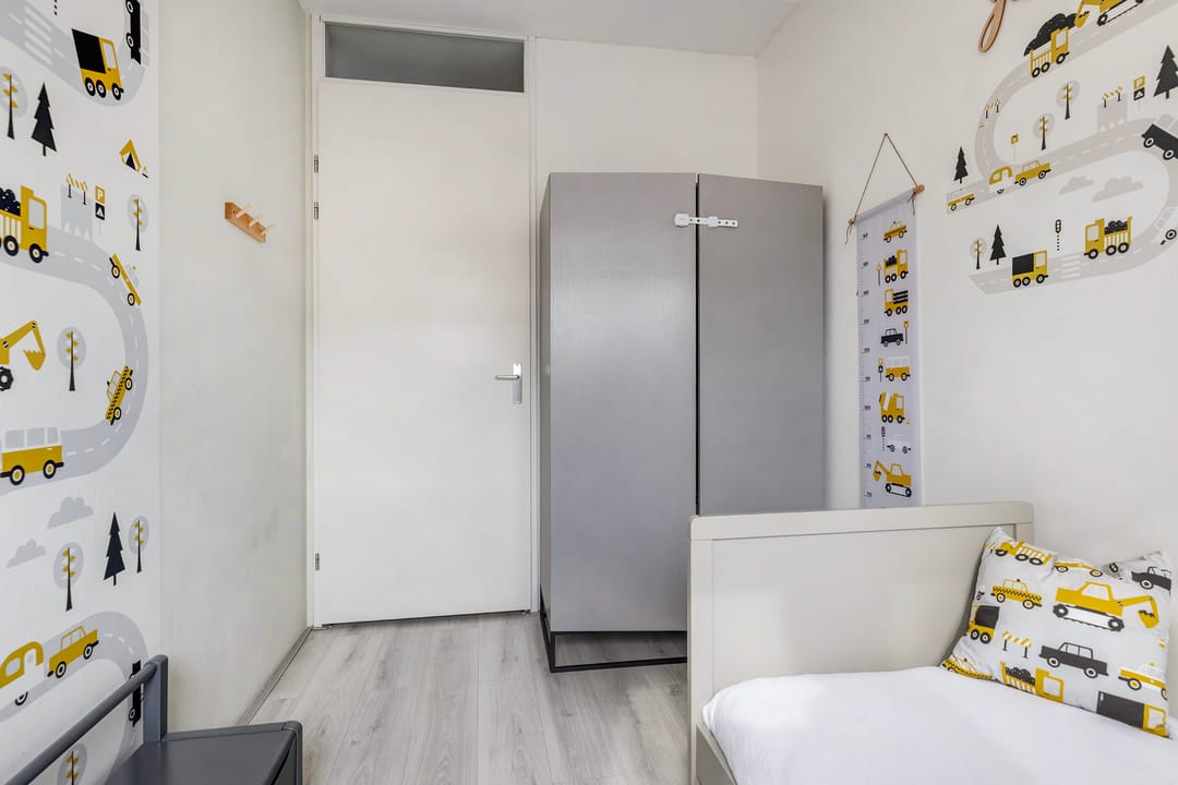 Modern family home in a quiet location in Pendrecht — 28