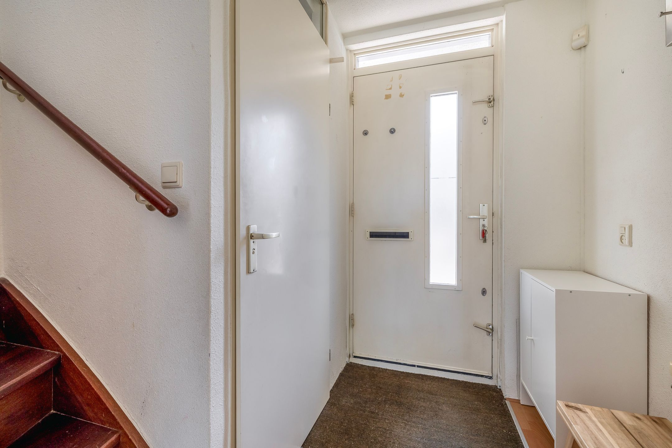 Energy-efficient family home with 5 bedrooms, solar panels and private parking — 34
