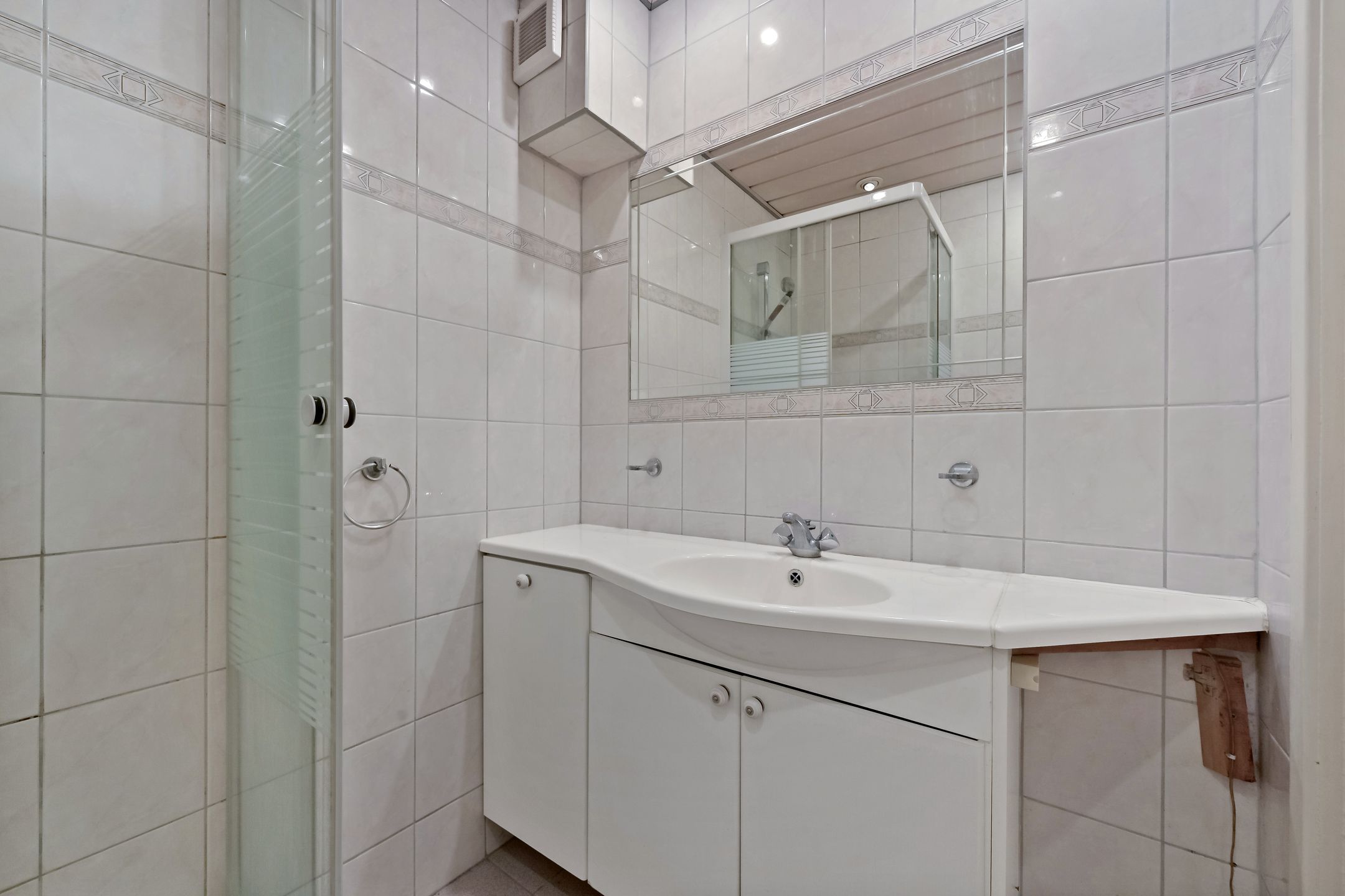 Spacious double upper apartment with multiple bedrooms near Oud-Rijswijk centre — 24