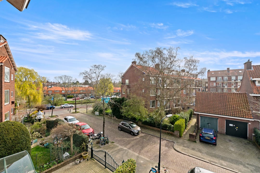 Spacious double upper apartment with multiple bedrooms near Oud-Rijswijk centre — 37