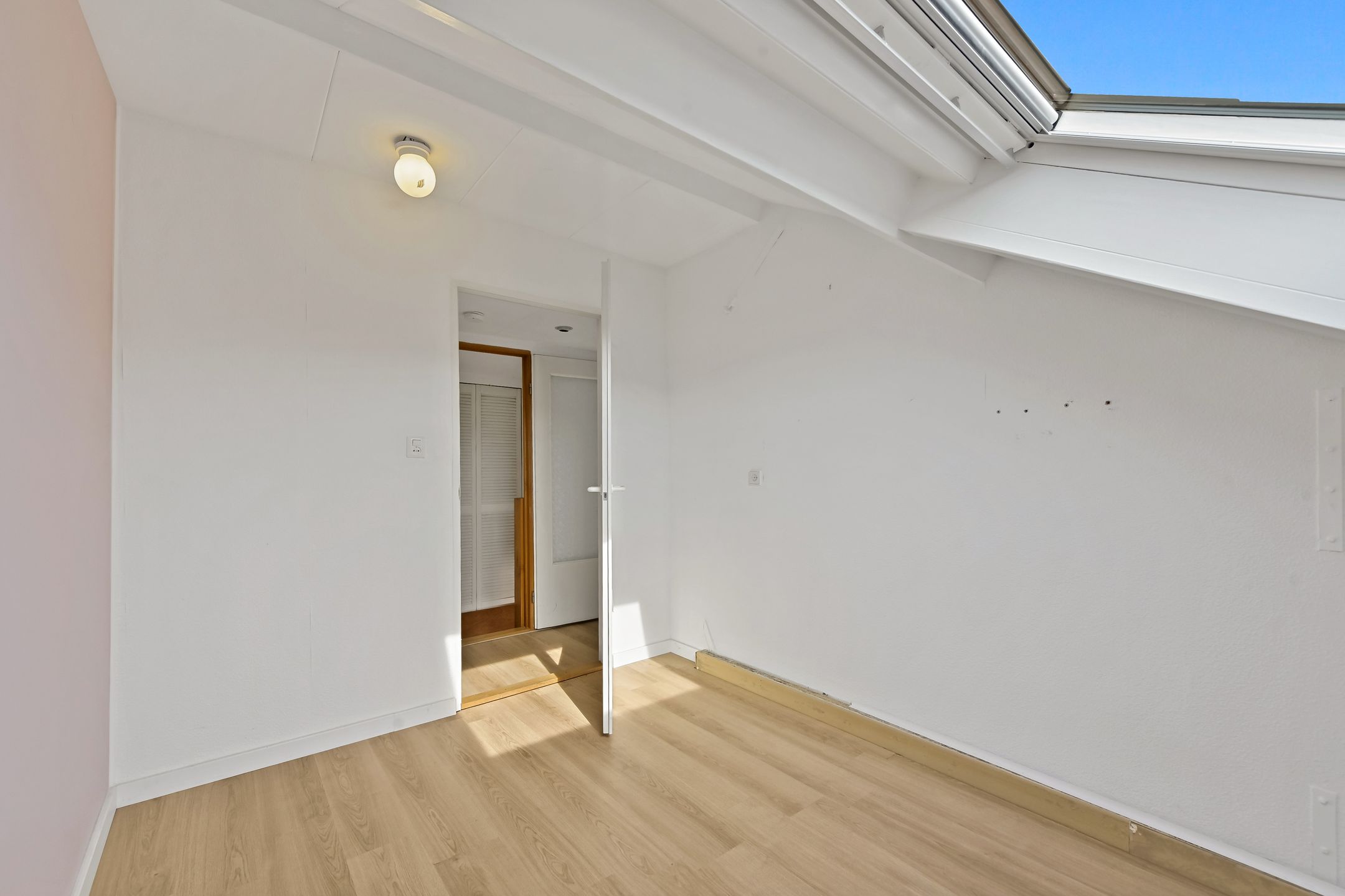 Spacious double upper apartment with multiple bedrooms near Oud-Rijswijk centre — 33