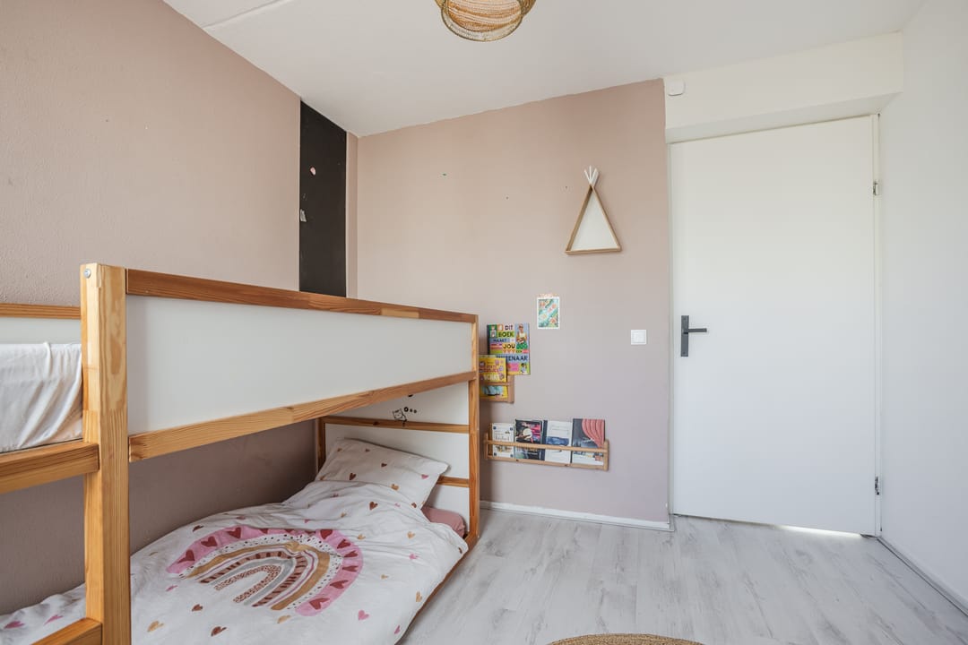 Spacious Corner Home with 5 Bedrooms and Sunny South-Facing Garden in Zwolle-Zuid — 22