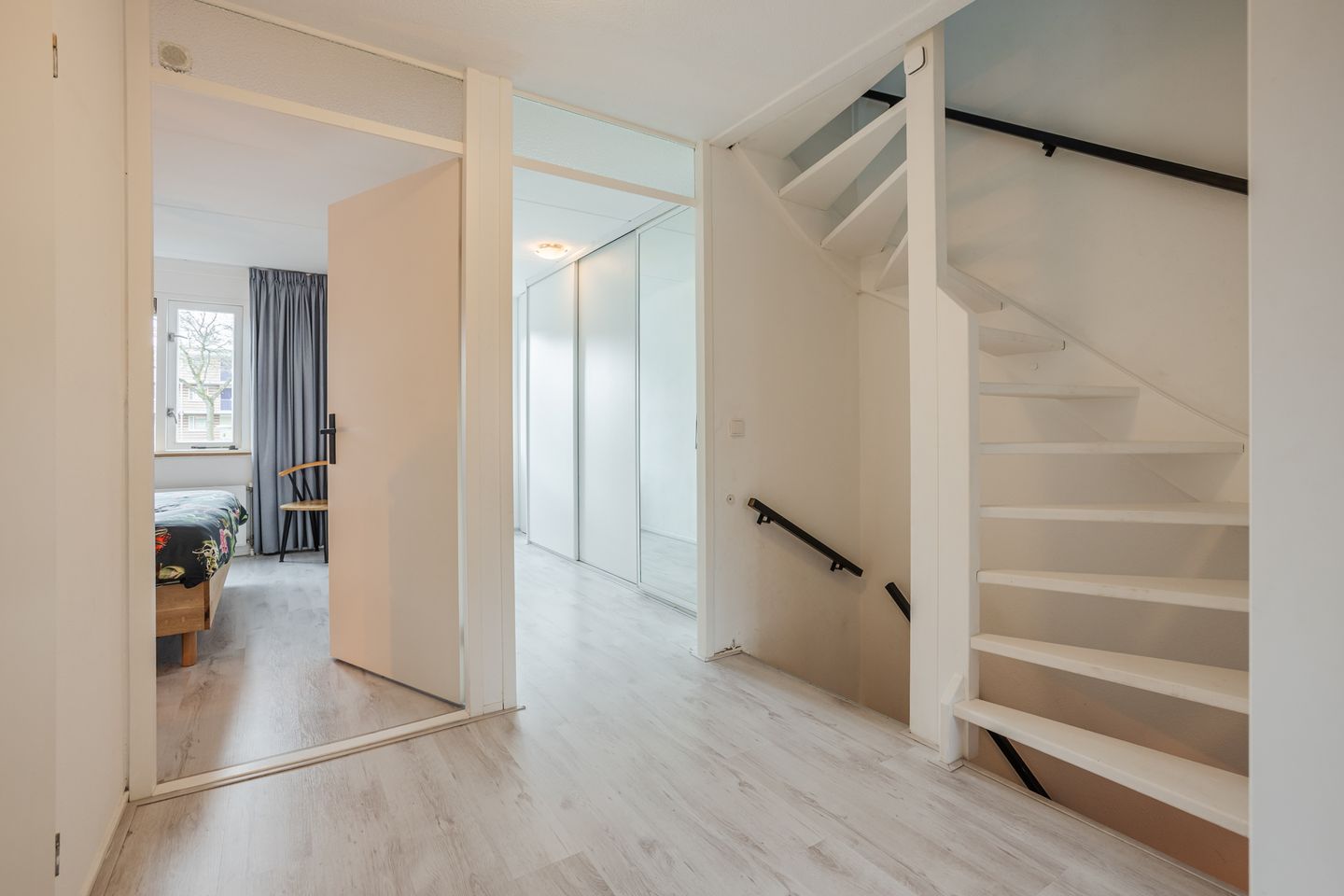 Spacious Corner Home with 5 Bedrooms and Sunny South-Facing Garden in Zwolle-Zuid — 29