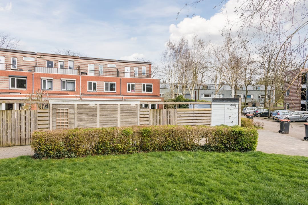 Spacious Corner Home with 5 Bedrooms and Sunny South-Facing Garden in Zwolle-Zuid — 38
