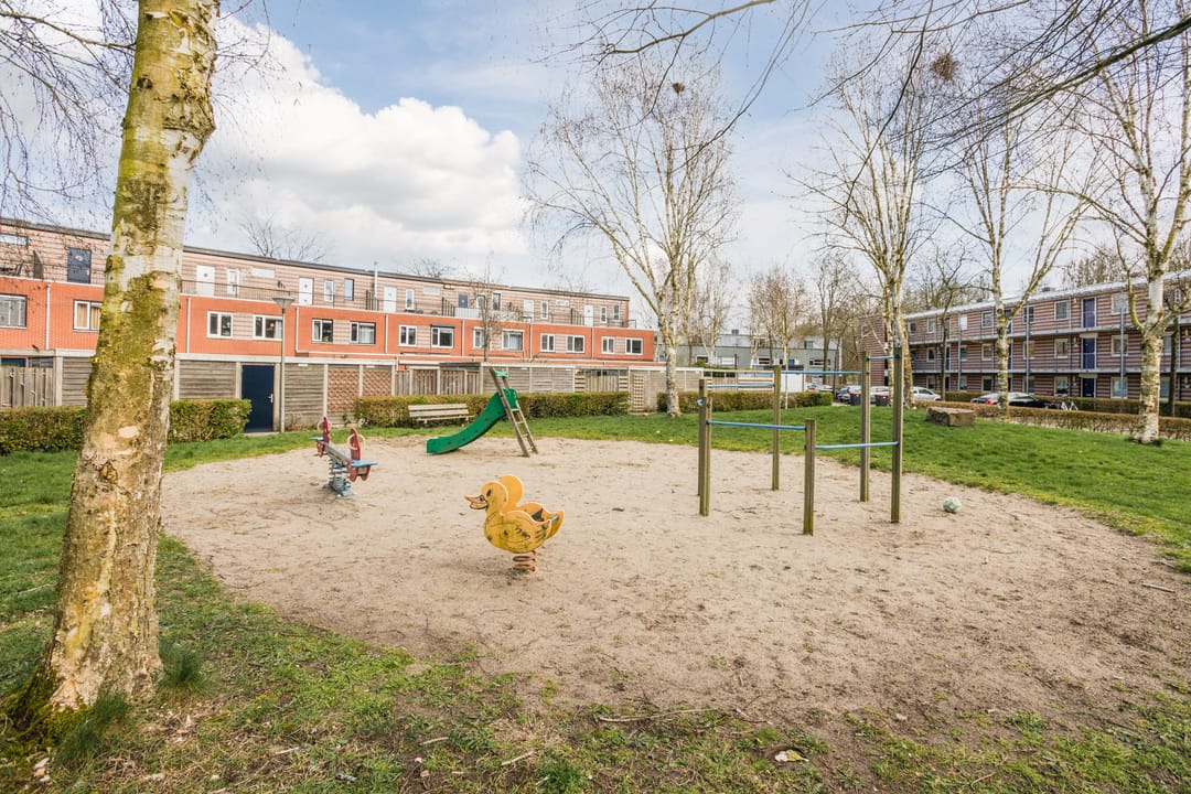 Spacious Corner Home with 5 Bedrooms and Sunny South-Facing Garden in Zwolle-Zuid — 37
