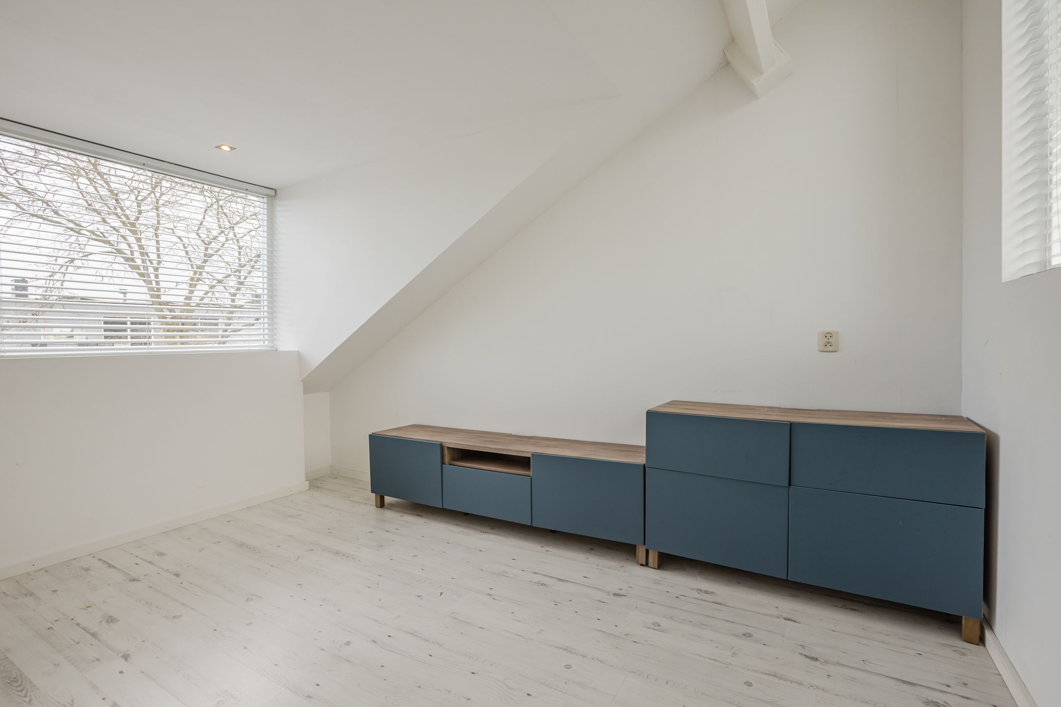 Spacious Corner Home with 5 Bedrooms and Sunny South-Facing Garden in Zwolle-Zuid — 30