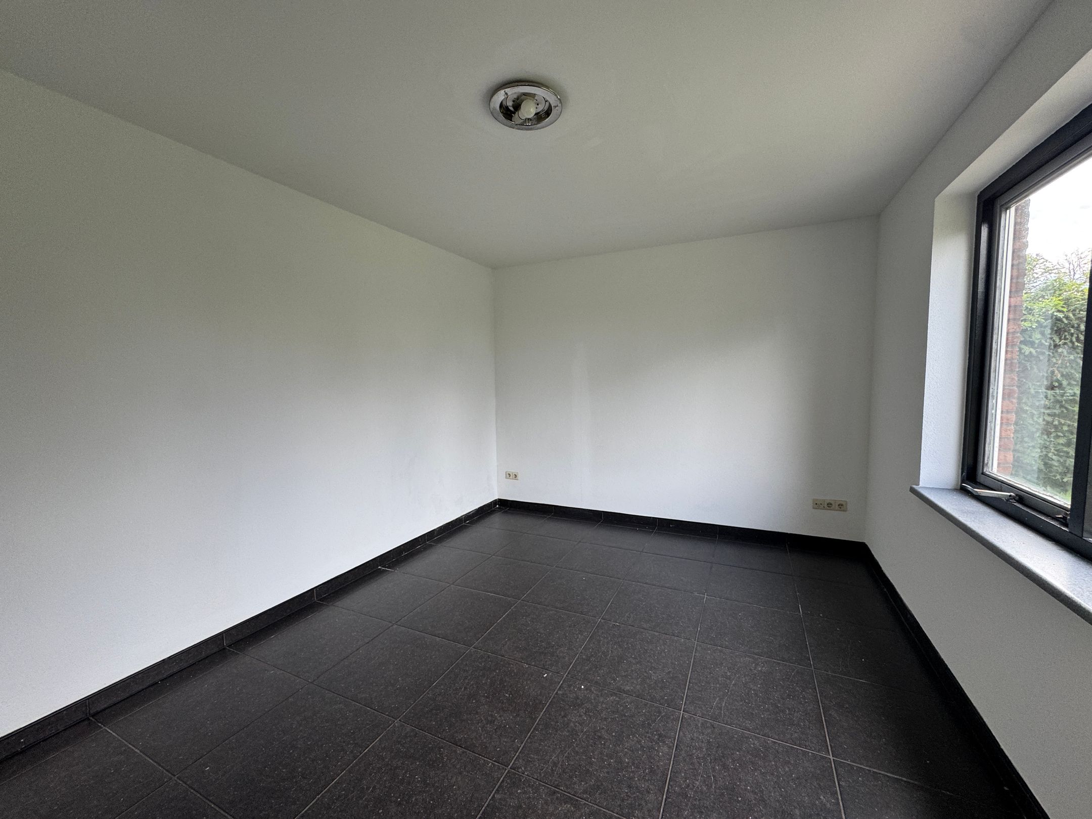 Detached Home with Four Bedrooms in Green Park Setting — 16