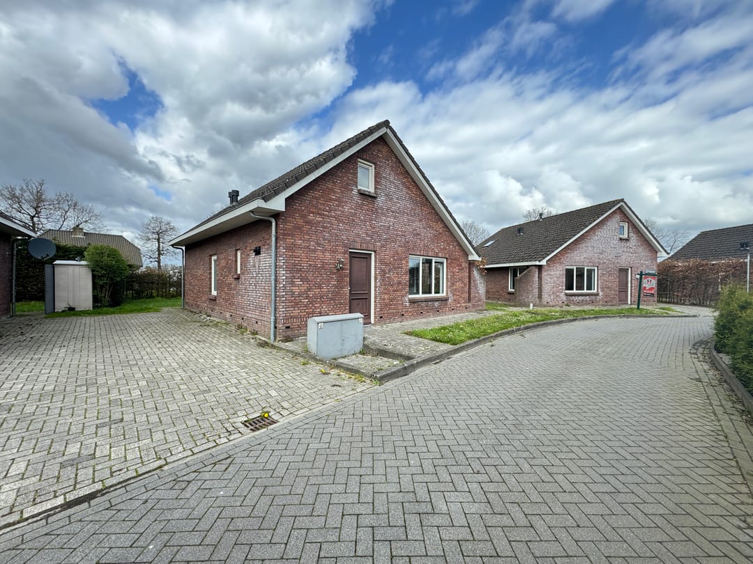 Detached Home with Four Bedrooms in Green Park Setting — 25