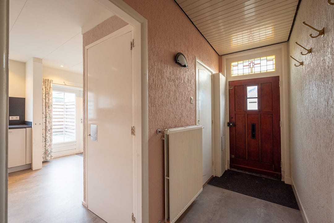 Spacious Characteristic Corner House with Private Parking in Central Nieuw-Vennep — 13