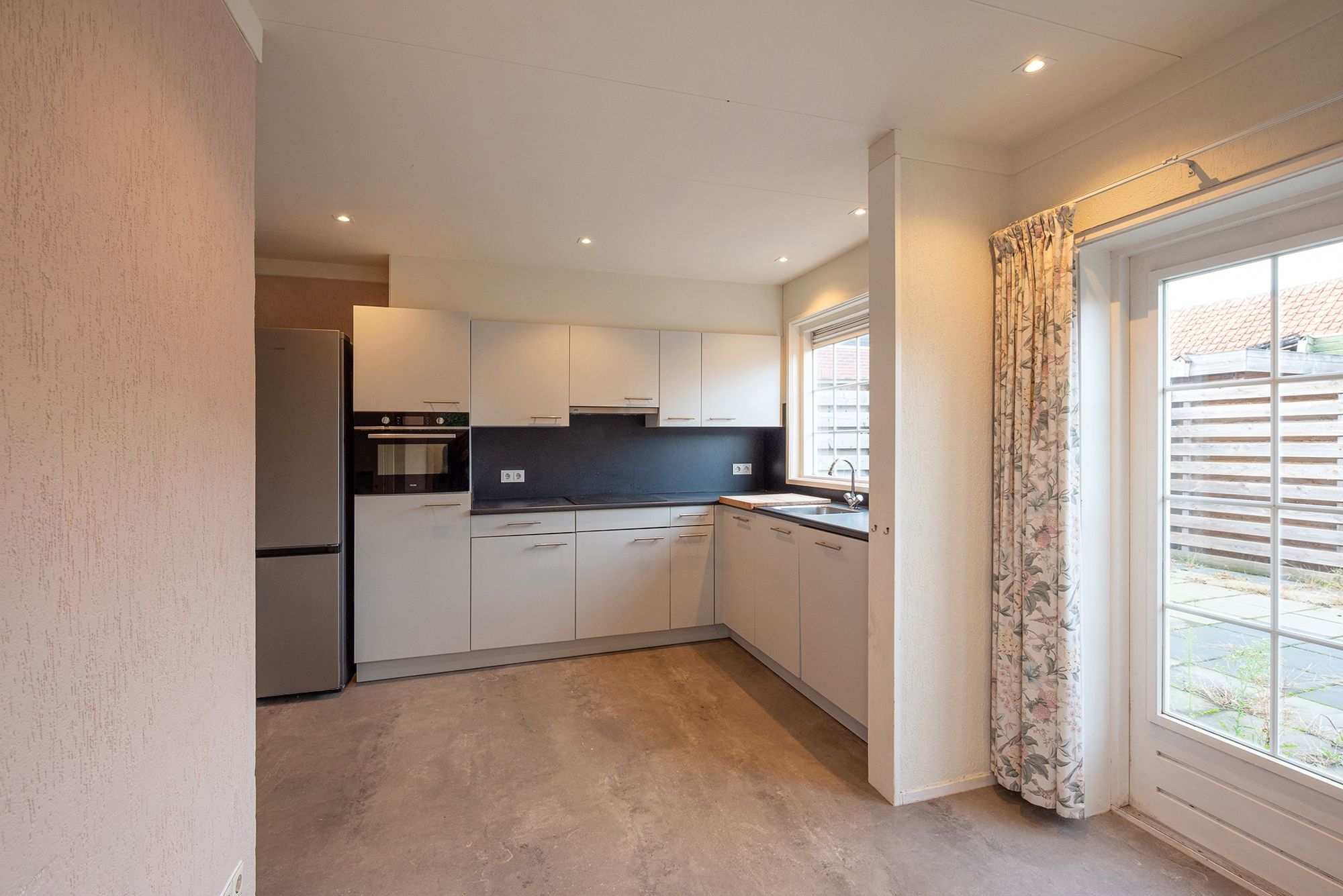 Spacious Characteristic Corner House with Private Parking in Central Nieuw-Vennep — 15