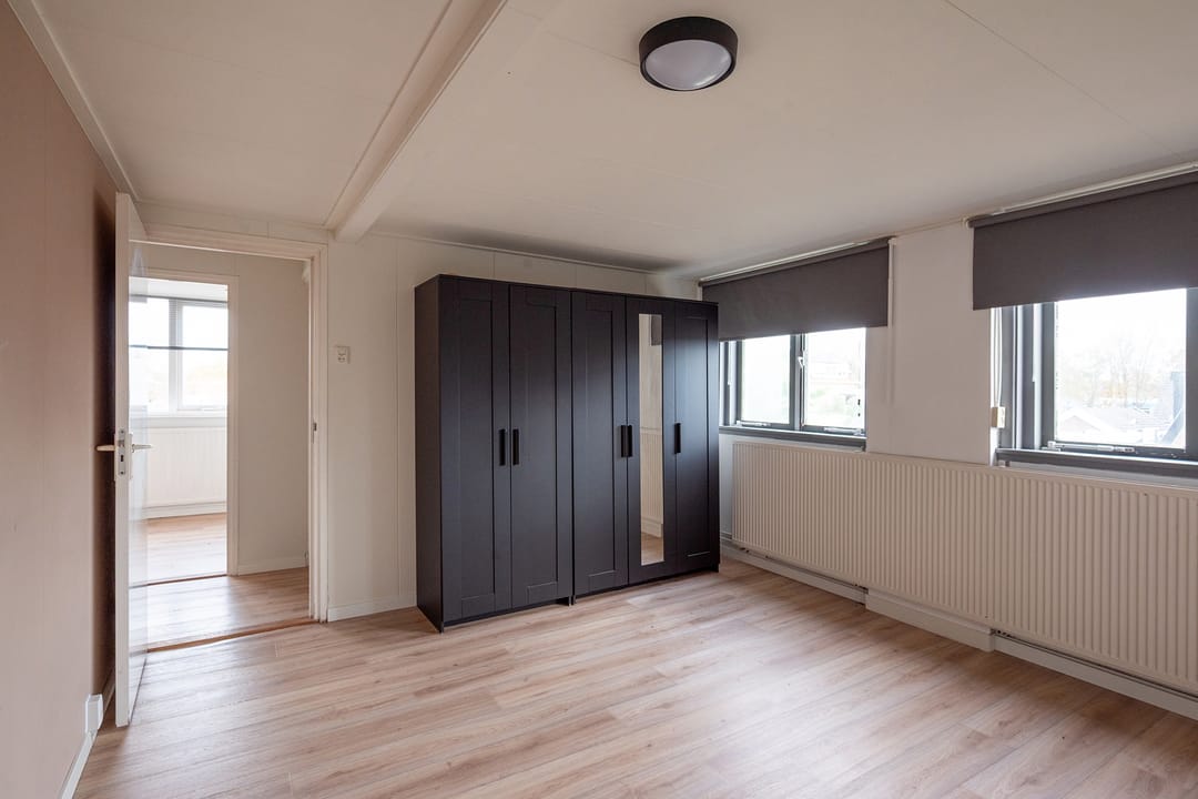 Spacious Characteristic Corner House with Private Parking in Central Nieuw-Vennep — 28