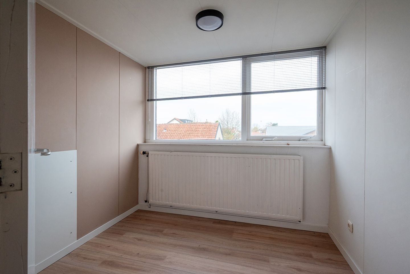 Spacious Characteristic Corner House with Private Parking in Central Nieuw-Vennep — 29