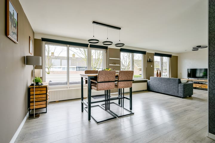 Photo 3 of Esdoornstraat 11