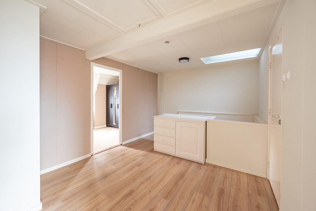 Spacious Characteristic Corner House with Private Parking in Central Nieuw-Vennep — 23