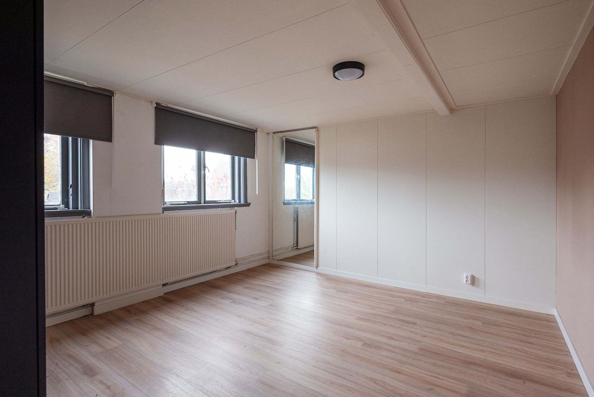 Spacious Characteristic Corner House with Private Parking in Central Nieuw-Vennep — 27