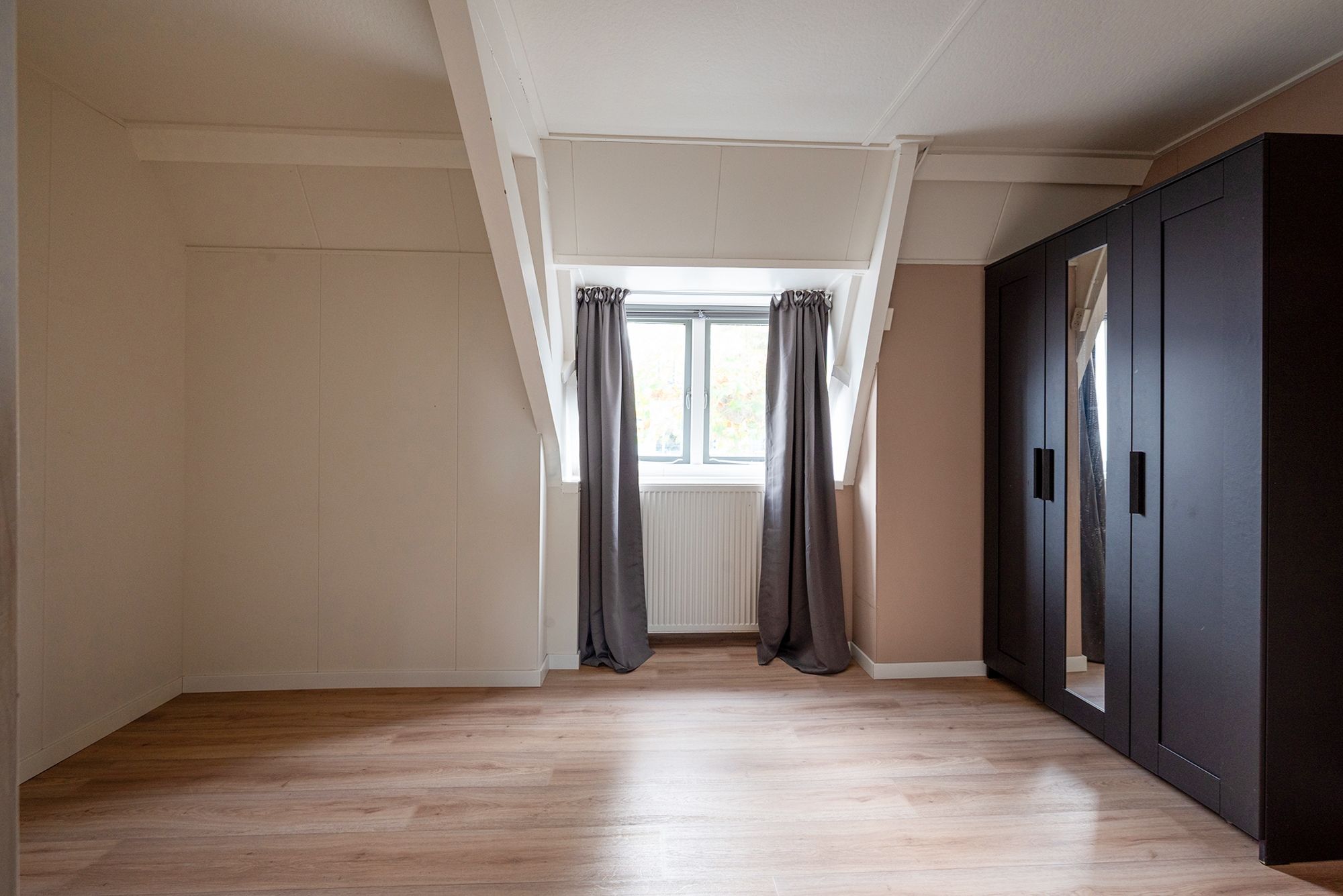 Spacious Characteristic Corner House with Private Parking in Central Nieuw-Vennep — 24