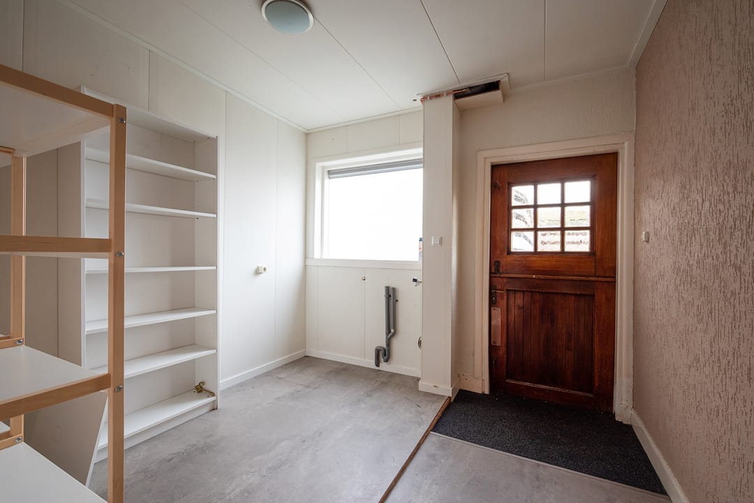 Spacious Characteristic Corner House with Private Parking in Central Nieuw-Vennep — 22