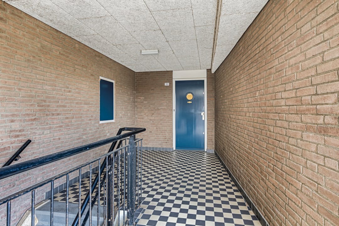 Spacious Corner Apartment with Sunny Terrace in Schiedam Noletbuurt — 22