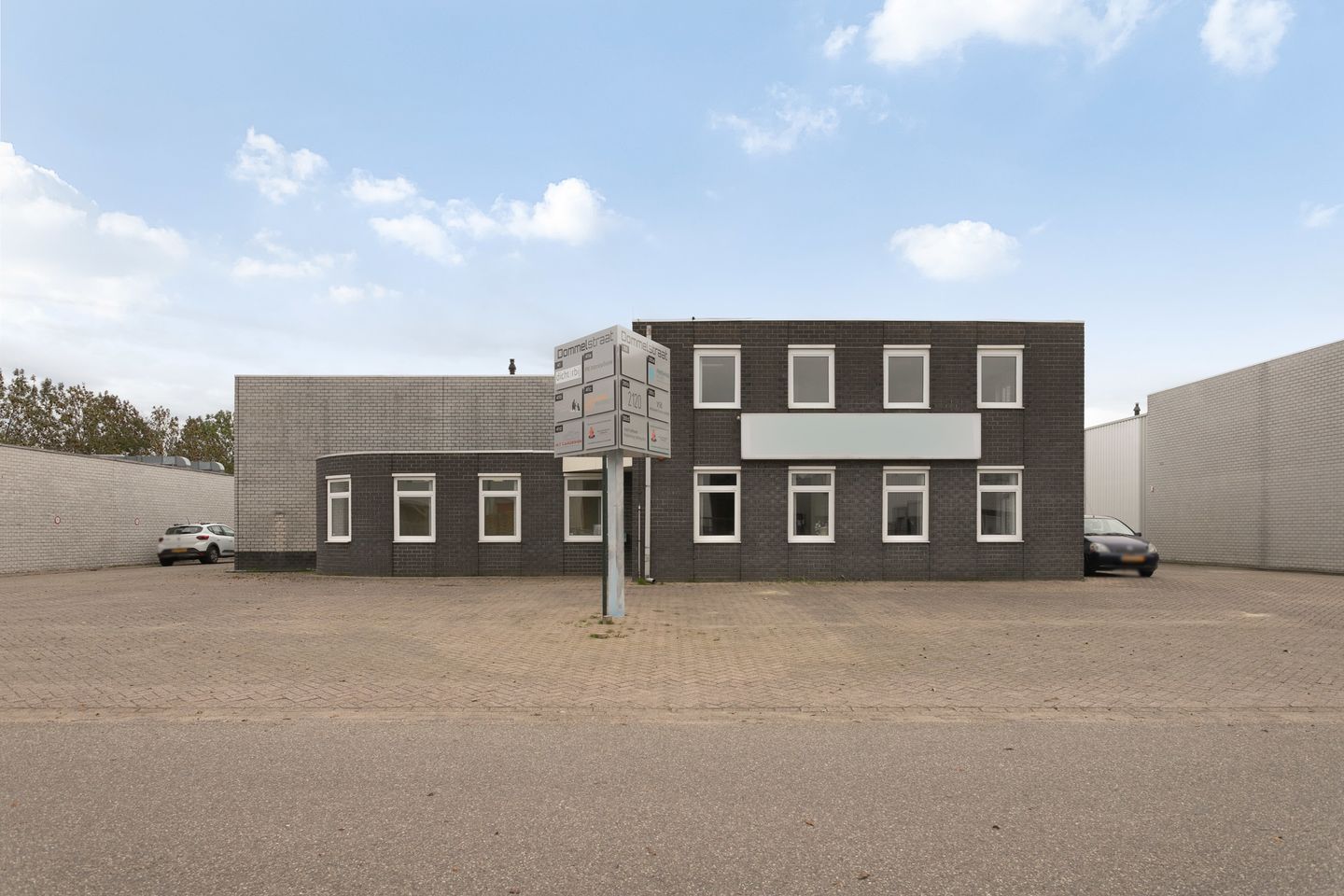 Bekijk foto 1 van Dommelstraat 39