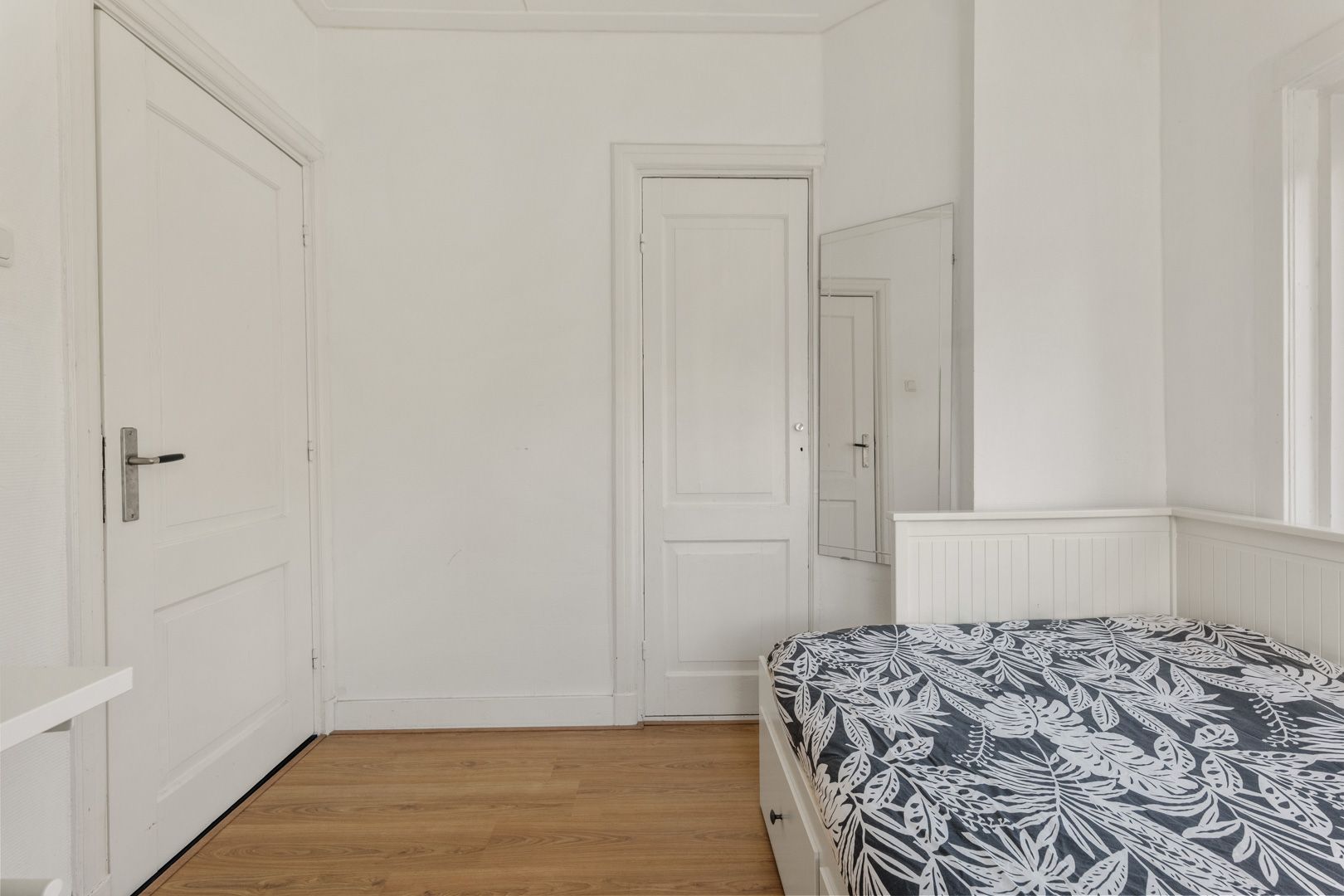 Characteristic and Spacious Semi-Detached Townhouse with Comfort and Charm — 23