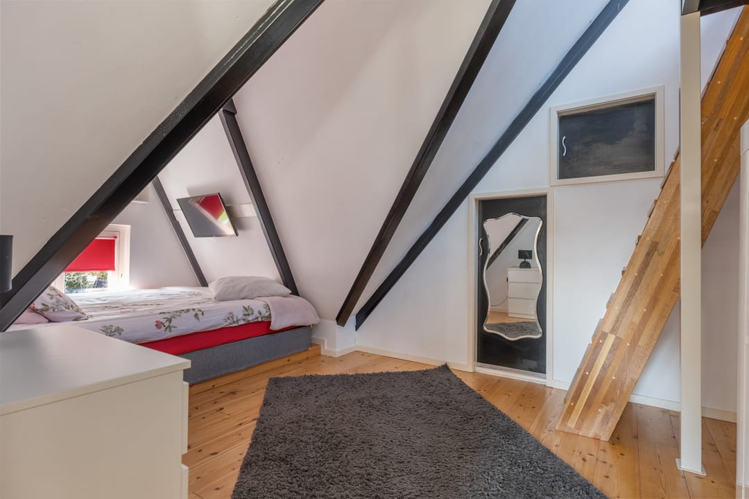 Characteristic and Spacious Semi-Detached Townhouse with Comfort and Charm — 31