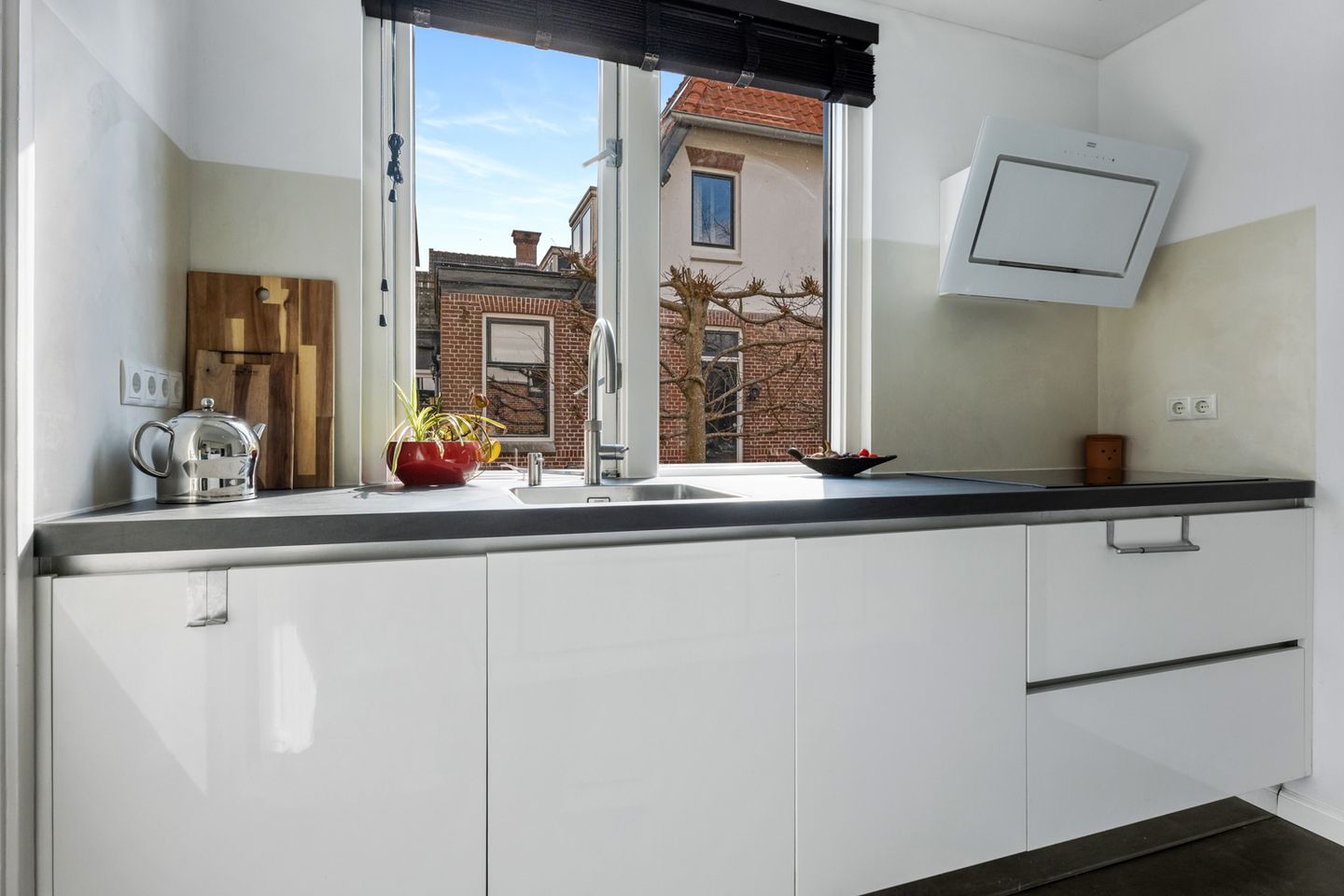 Characteristic and Spacious Semi-Detached Townhouse with Comfort and Charm — 13