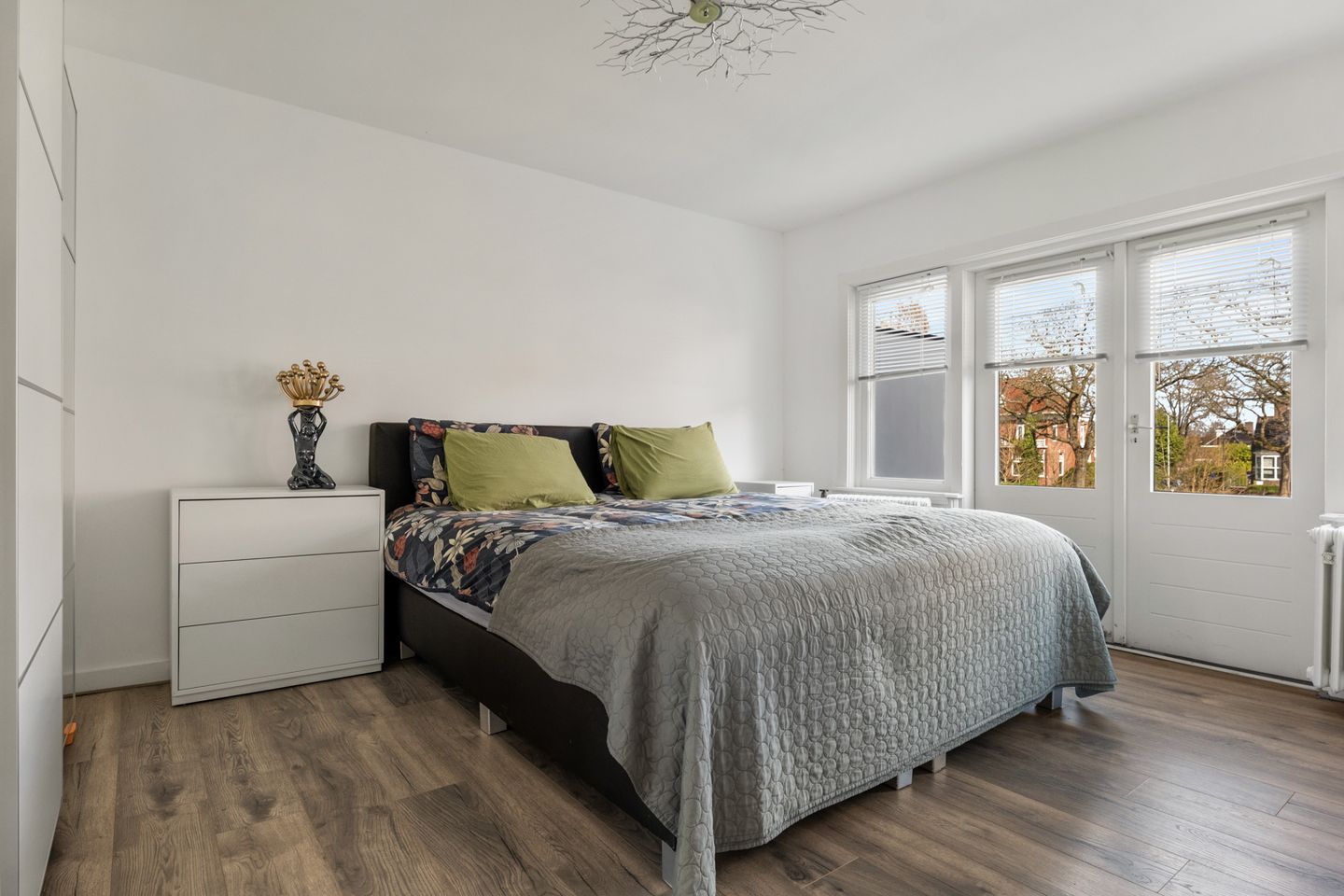 Characteristic and Spacious Semi-Detached Townhouse with Comfort and Charm — 18