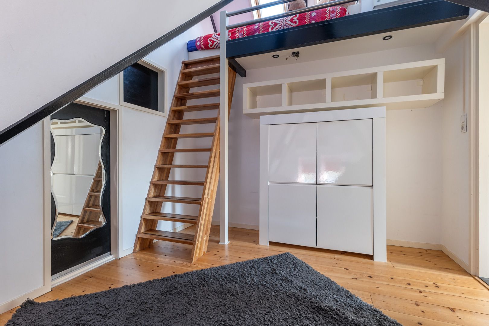 Characteristic and Spacious Semi-Detached Townhouse with Comfort and Charm — 32